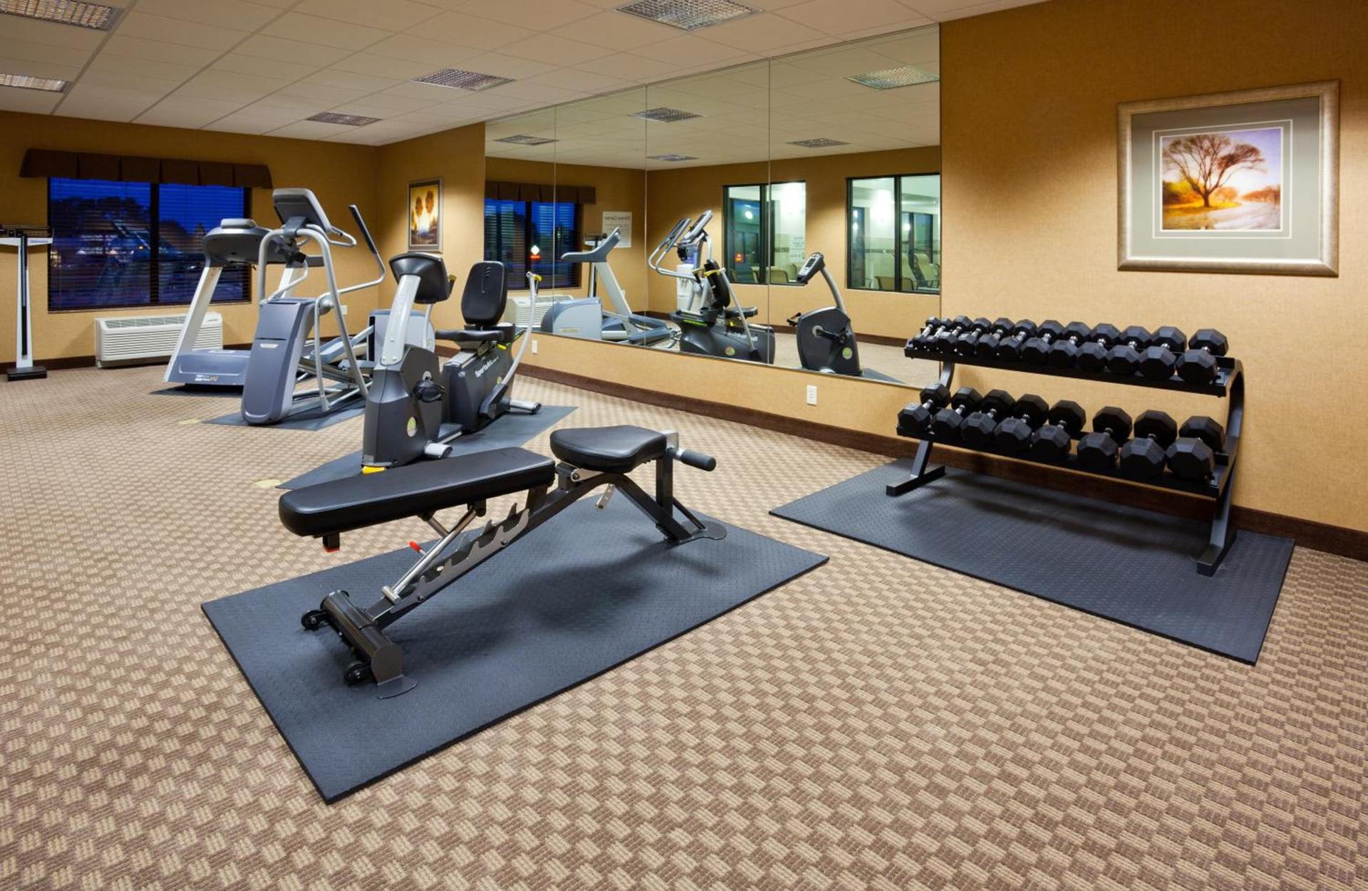 Holiday Inn Express & Suites - Mason City by IHG photo 13