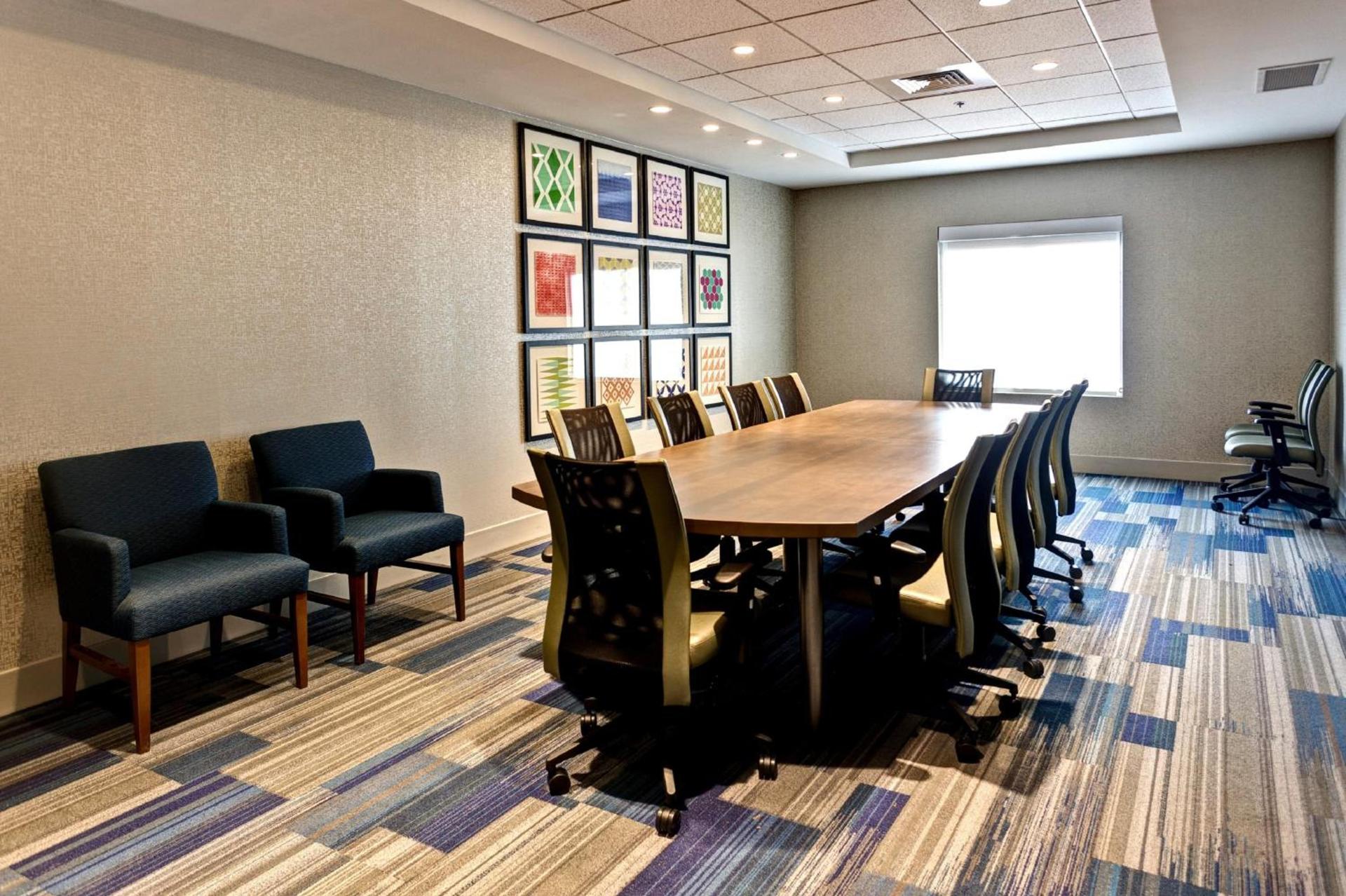 Holiday Inn Express & Suites Great Bend by IHG photo 23