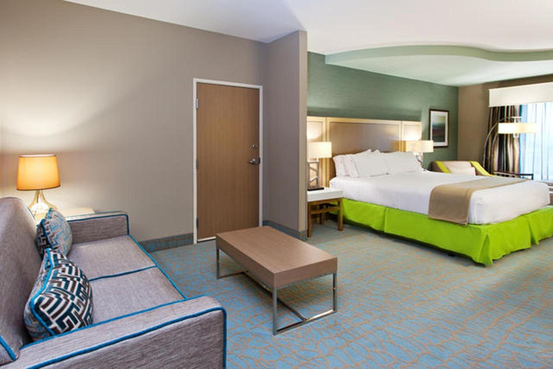 Holiday Inn Express & Suites Warner Robins North West by IHG photo 18