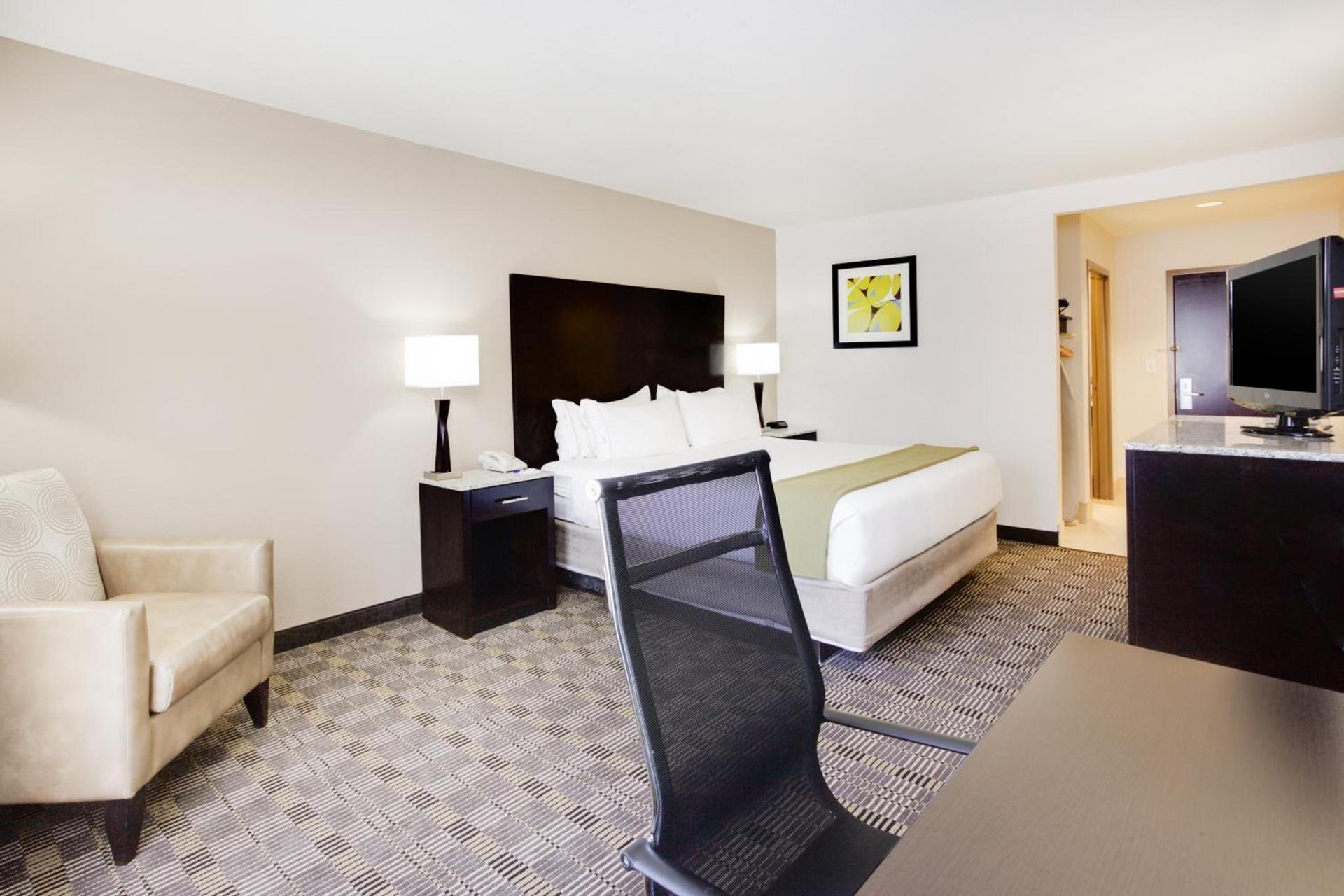 Holiday Inn Express Hotel & Suites Mebane by IHG photo 42