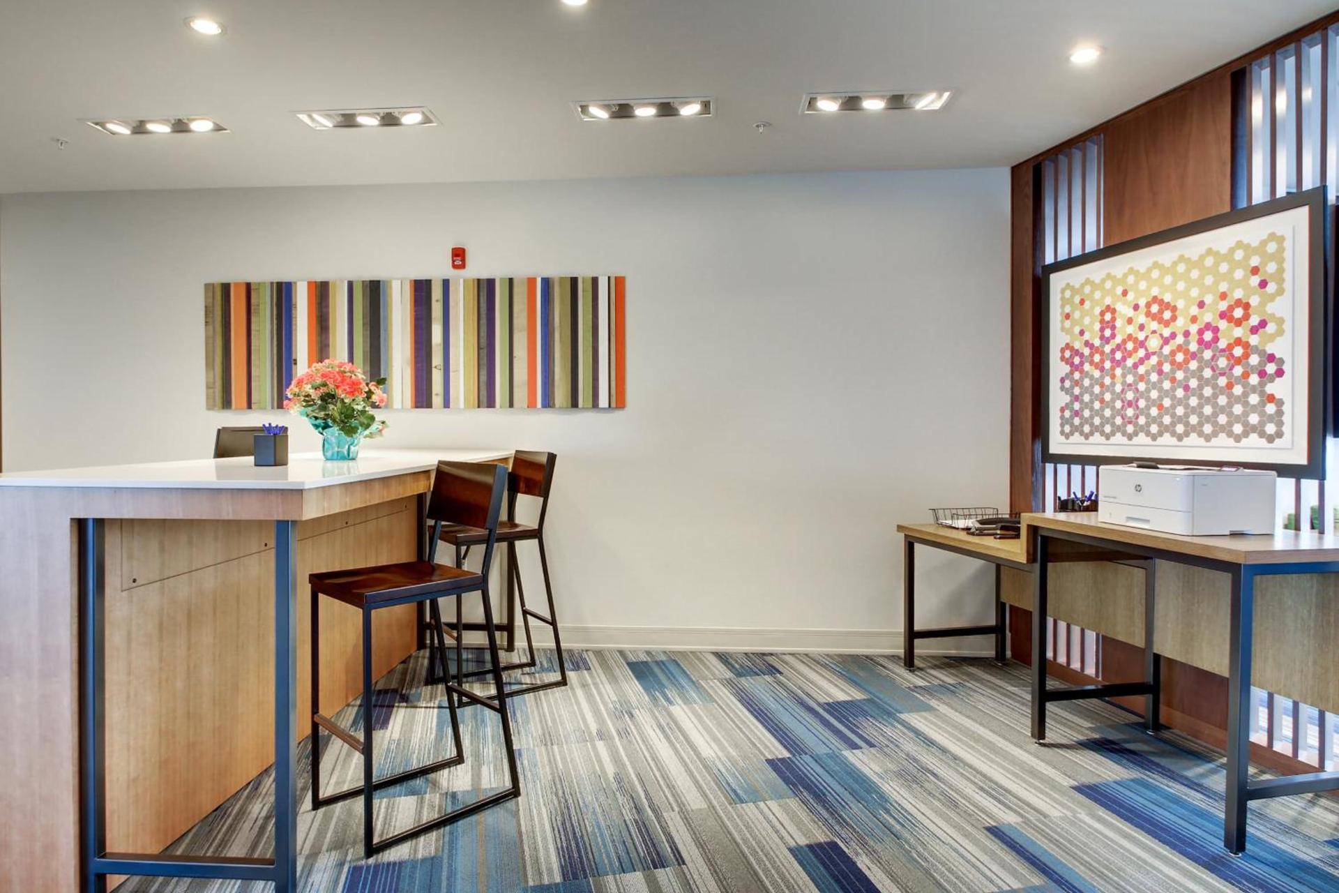 Holiday Inn Express & Suites Galesburg by IHG photo 23