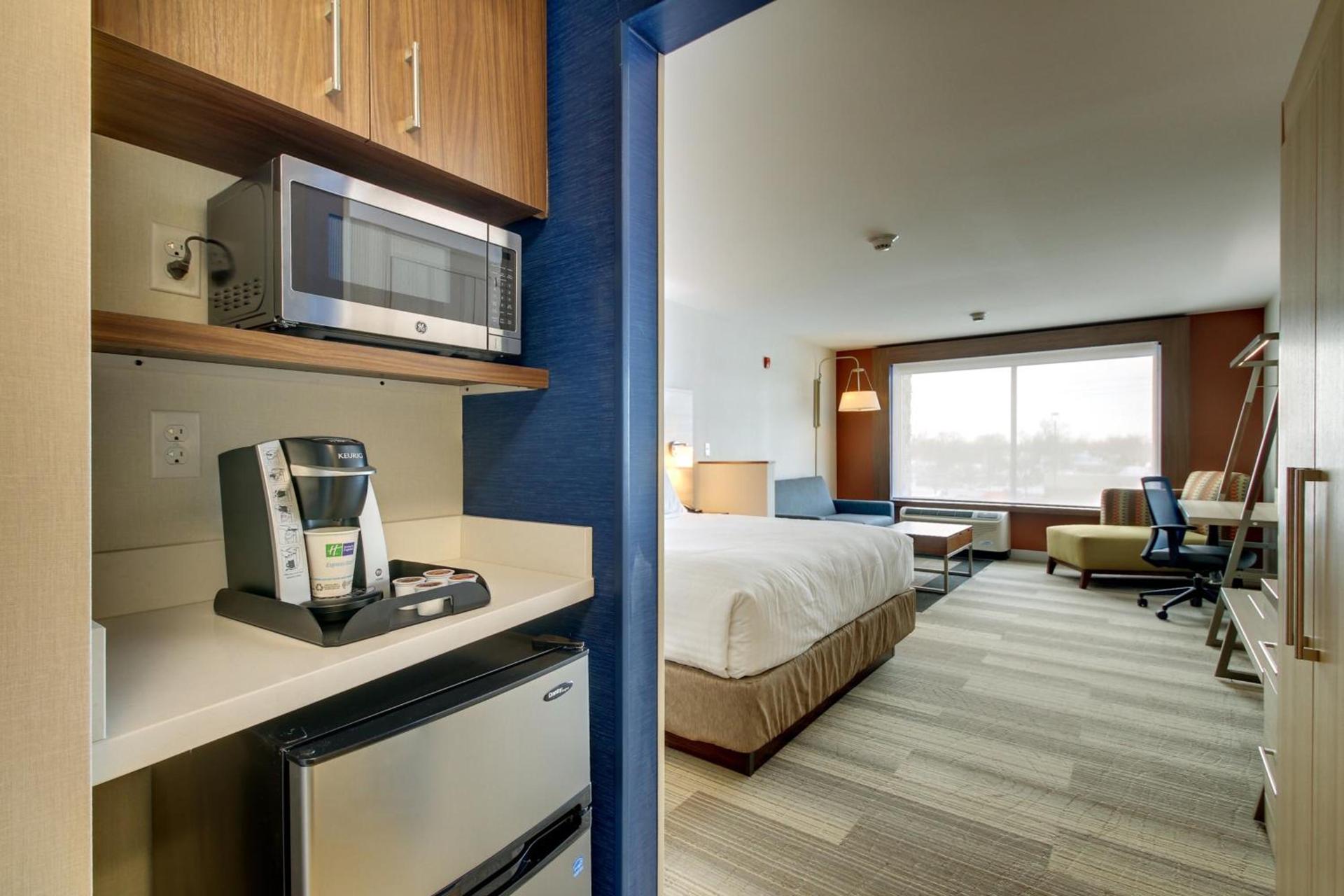 Holiday Inn Express & Suites Galesburg by IHG photo 57