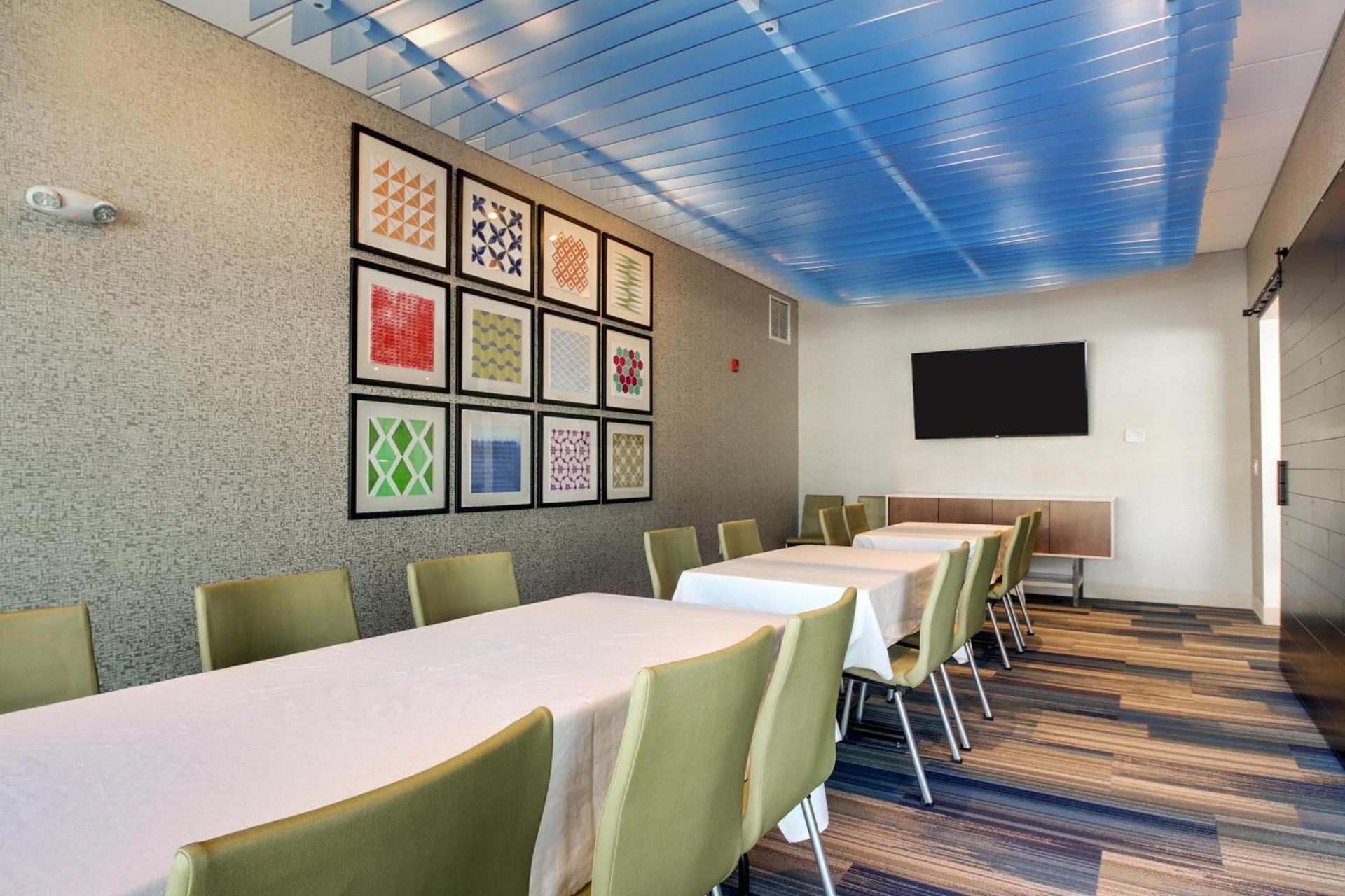 Holiday Inn Express & Suites Galesburg by IHG photo 26