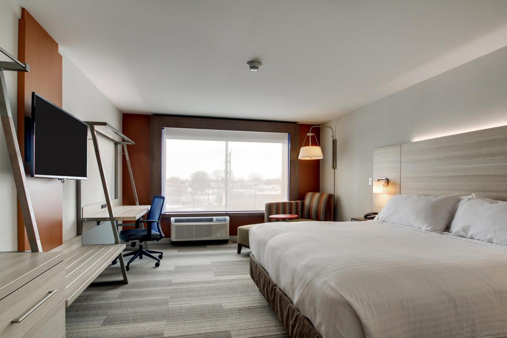 Holiday Inn Express & Suites Galesburg by IHG photo 67
