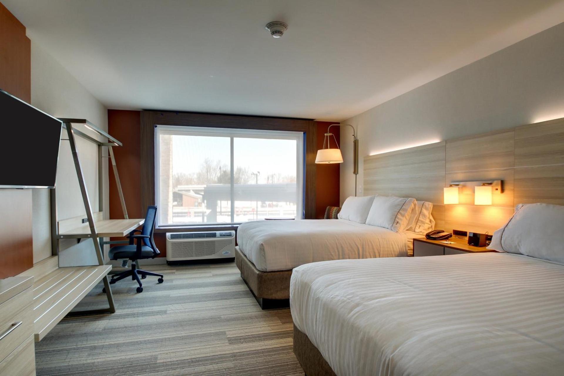 Holiday Inn Express & Suites Galesburg by IHG photo 62