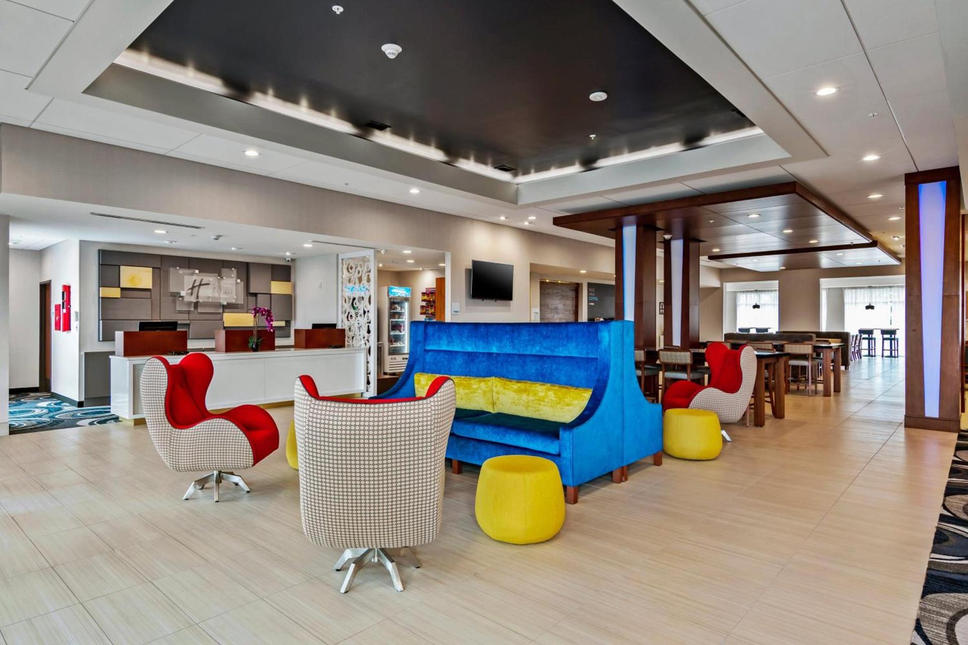 Holiday Inn Express & Suites Orlando- Lake Buena Vista by IHG photo 2