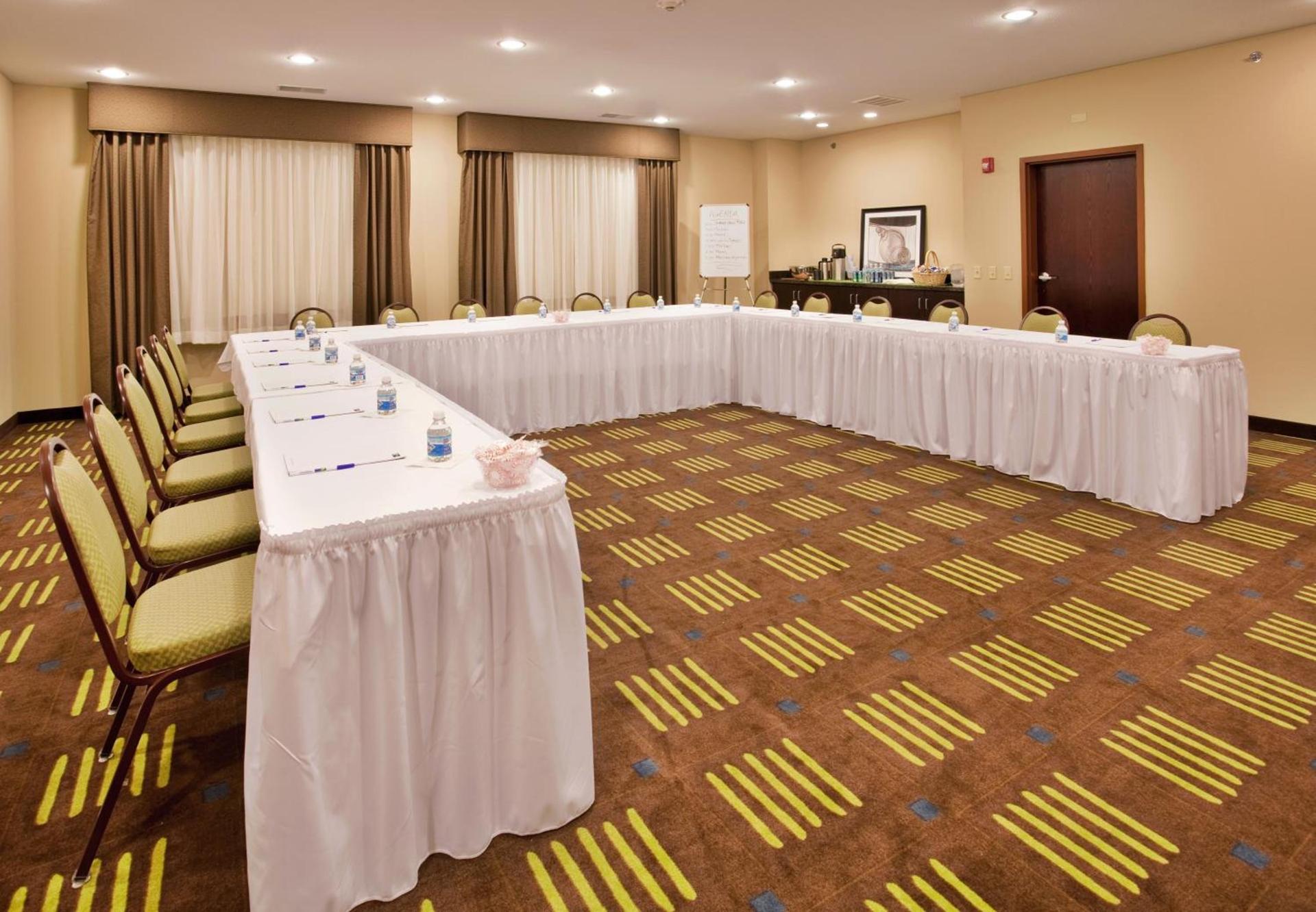 Holiday Inn Express Hotel & Suites St. Charles by IHG photo 31