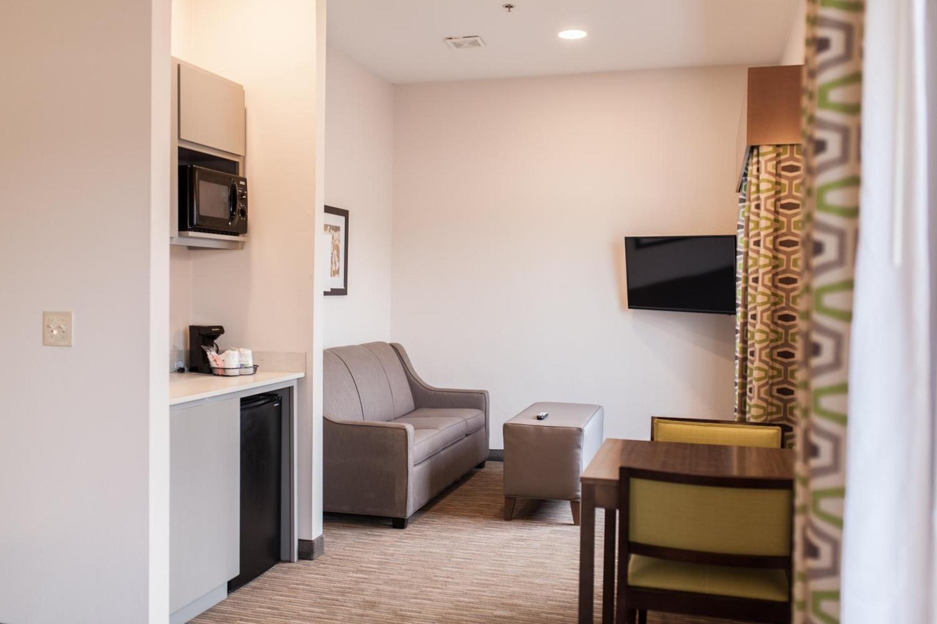 Holiday Inn Express & Suites Sweetwater by IHG photo 31