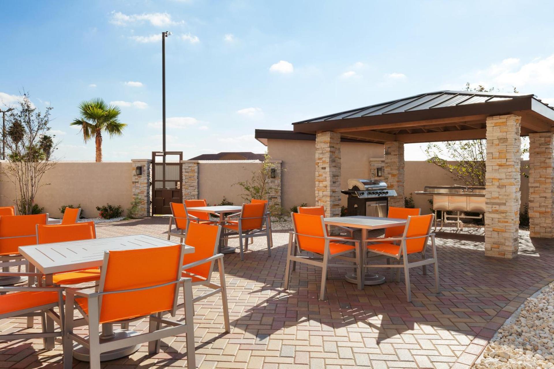 Holiday Inn Express & Suites Edinburg- Mcallen Area by IHG photo 6