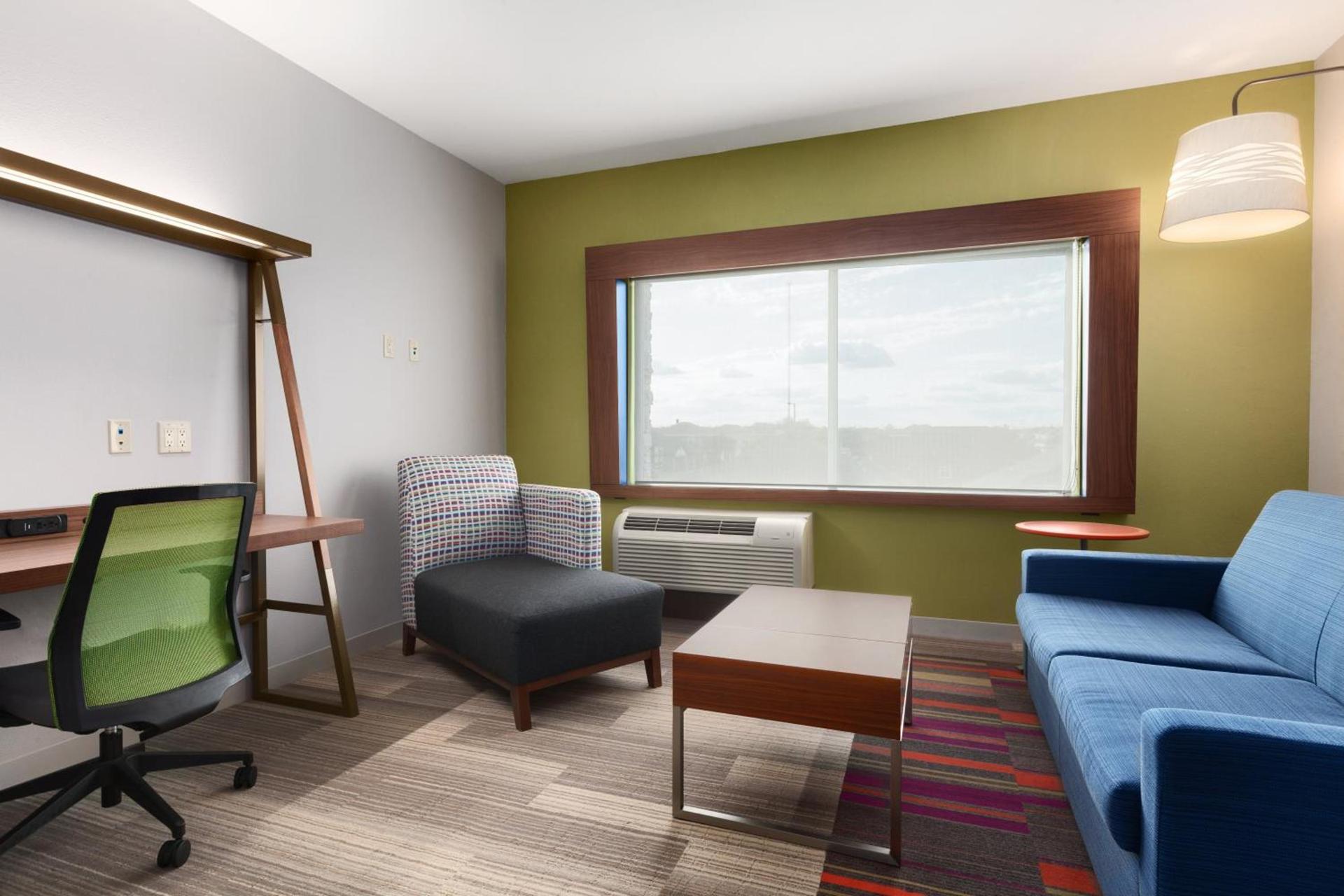Holiday Inn Express & Suites Edinburg- Mcallen Area by IHG photo 7