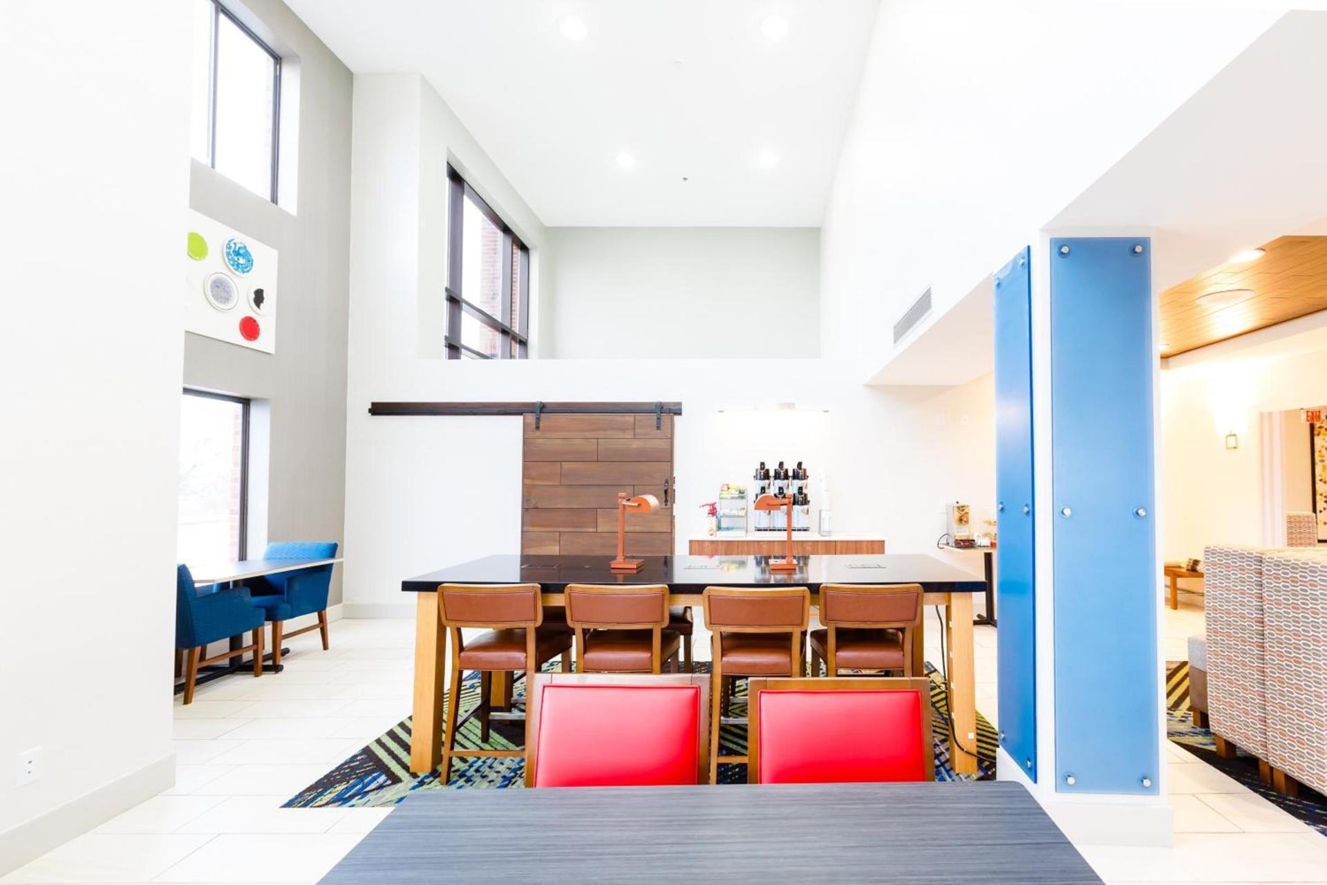 Holiday Inn Express & Suites Shelbyville by IHG photo 10