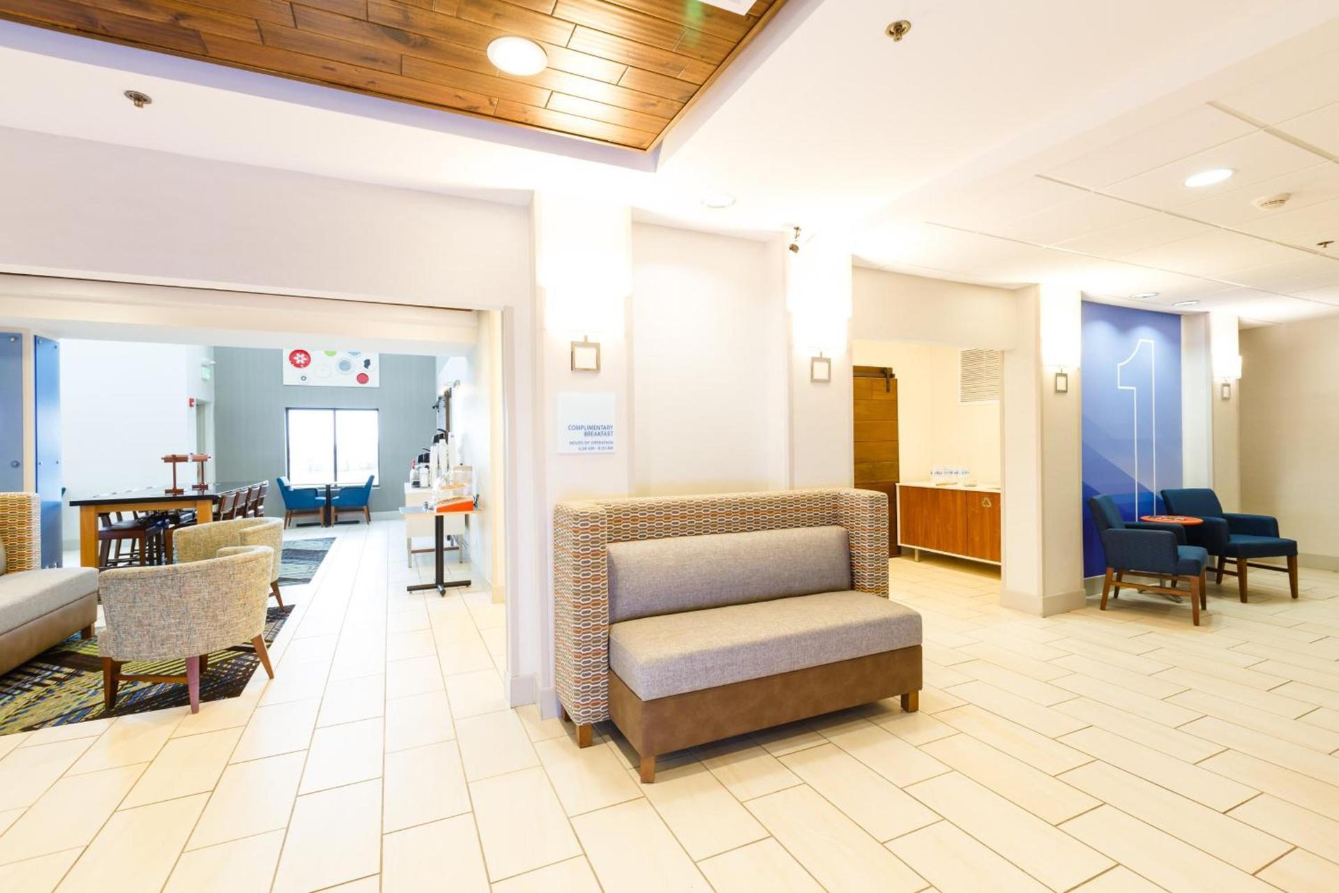 Holiday Inn Express & Suites Shelbyville by IHG photo 14
