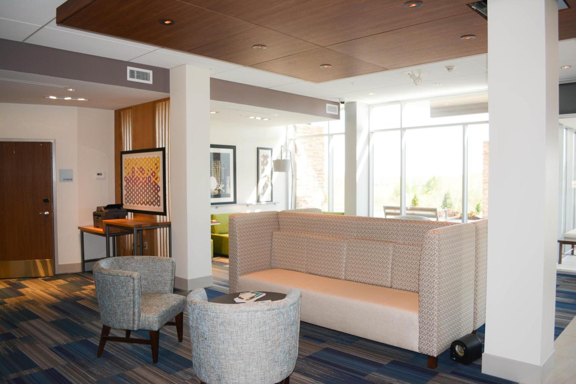 Holiday Inn Express & Suites Oswego by IHG photo 11