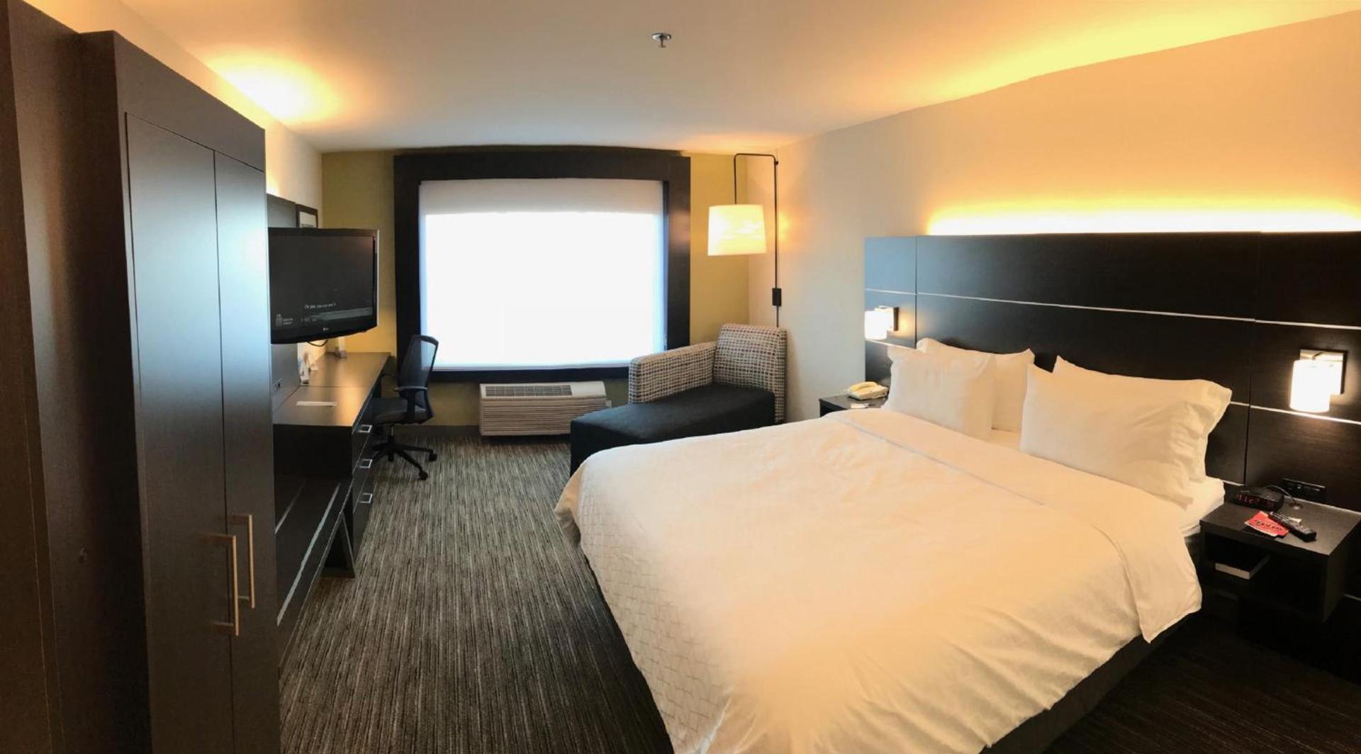 Holiday Inn Express & Suites Tracy by IHG photo 42