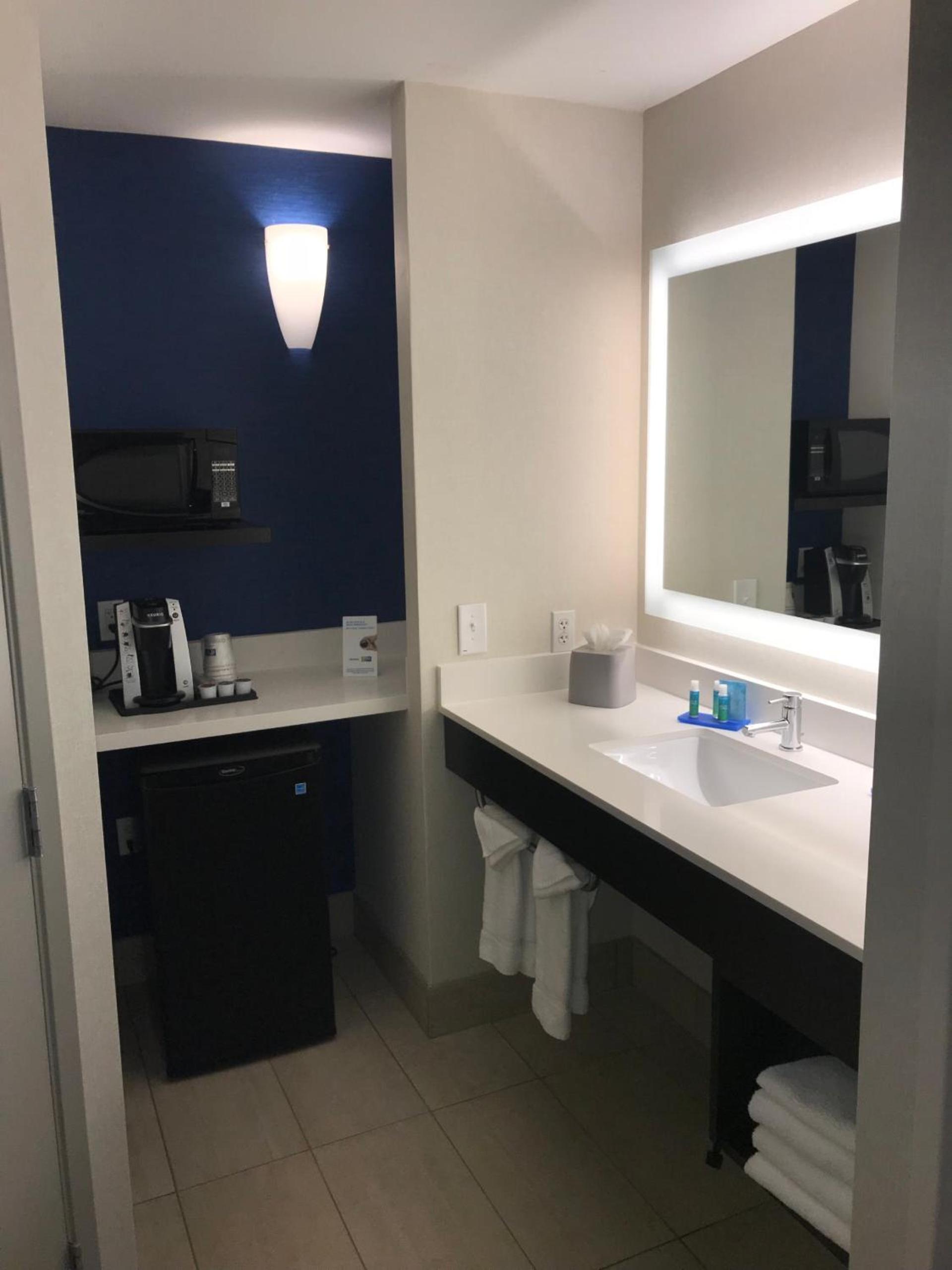 Holiday Inn Express & Suites Tracy by IHG photo 34