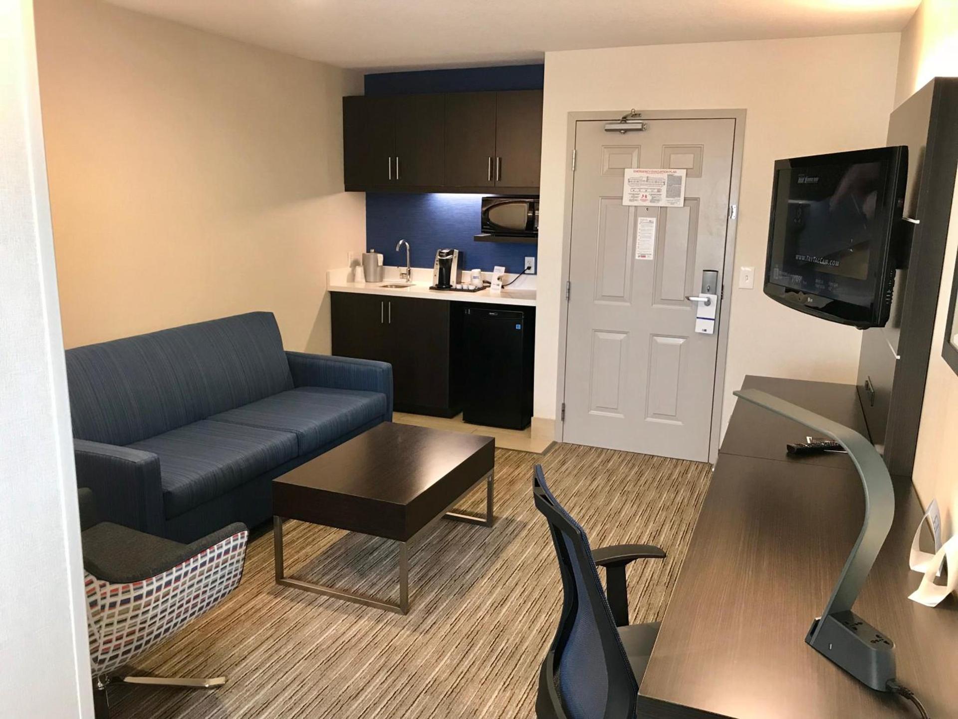 Holiday Inn Express & Suites Tracy by IHG photo 38