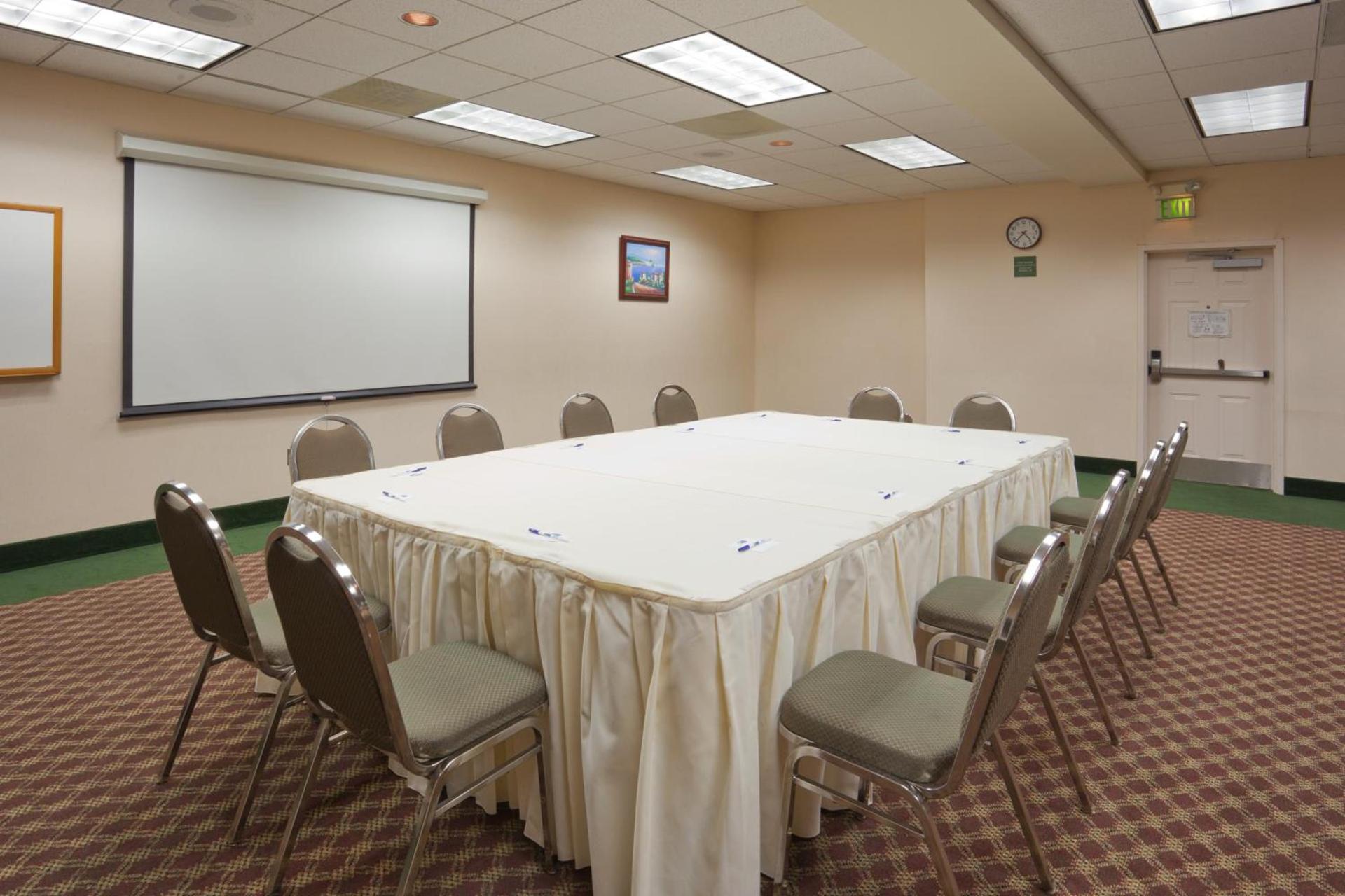 Holiday Inn Express & Suites Tracy by IHG photo 10