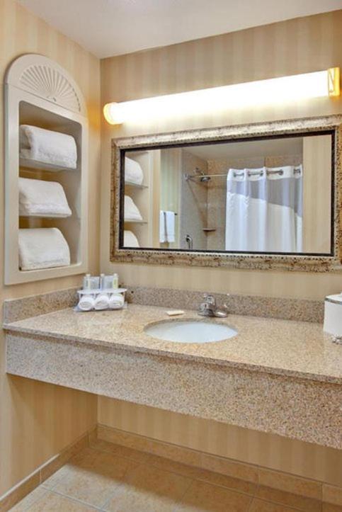 Holiday Inn Express Tehachapi by IHG photo 54