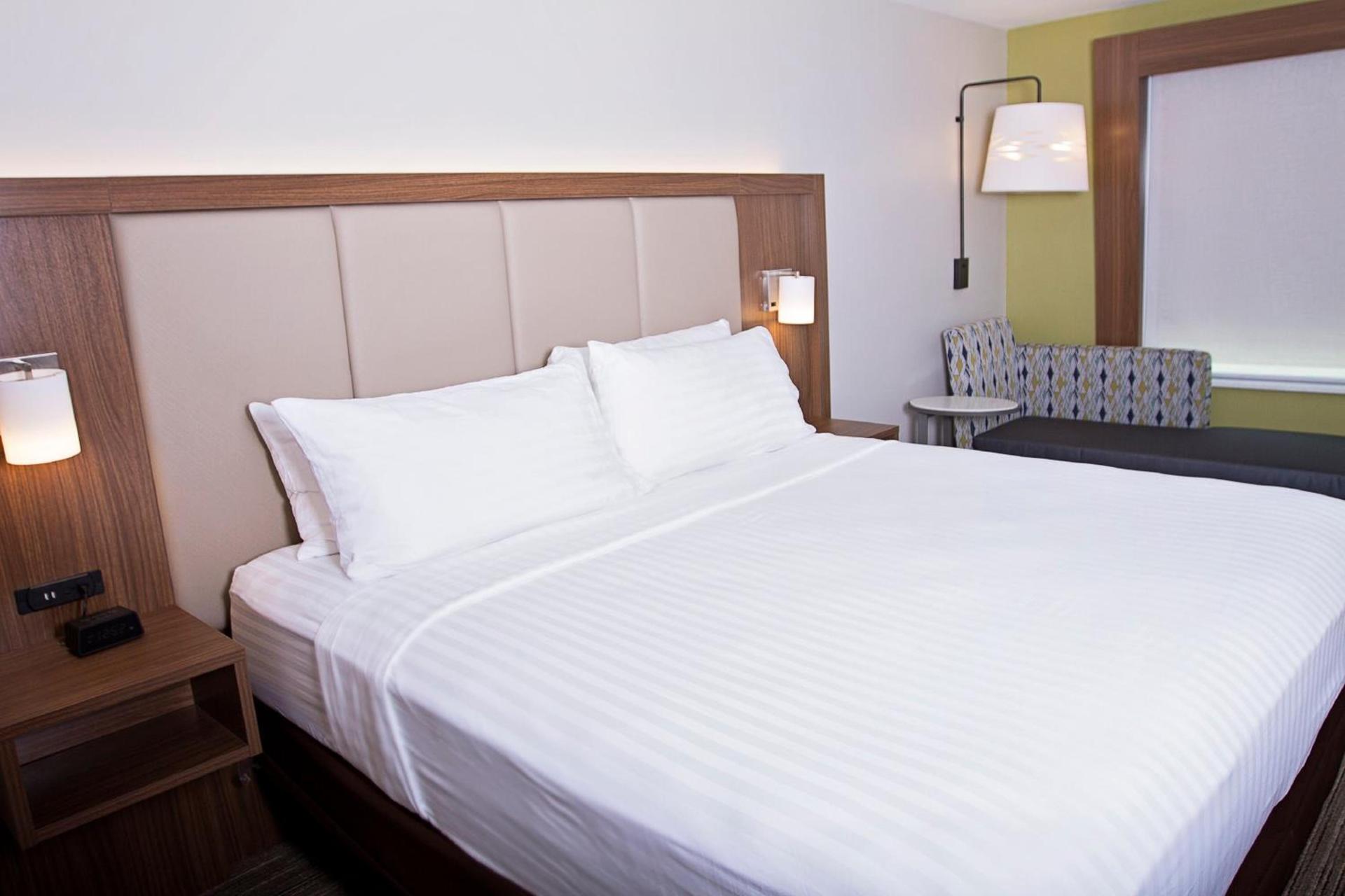 Holiday Inn Express & Suites Greenwood Mall by IHG photo 33