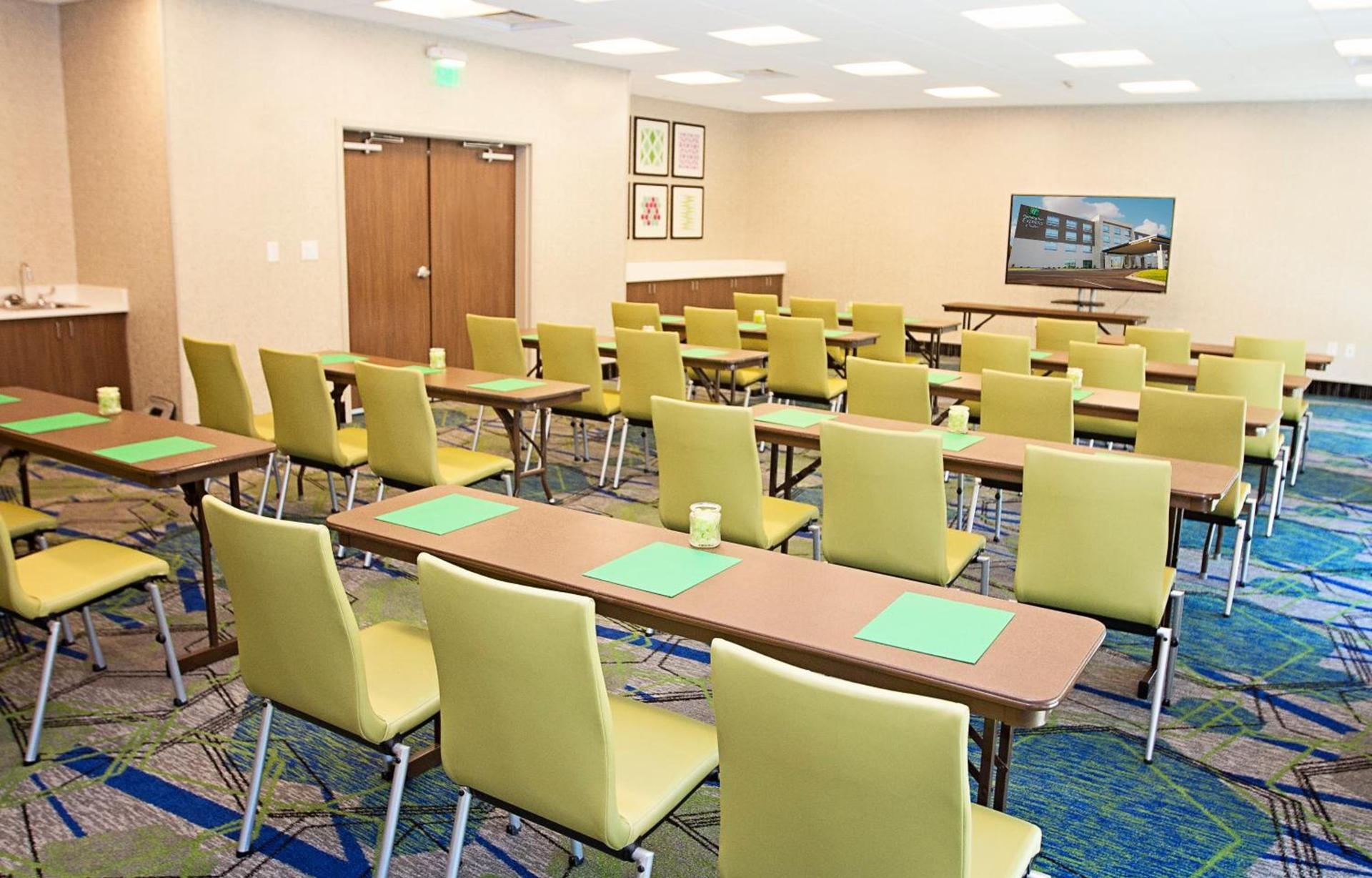Holiday Inn Express & Suites Greenwood Mall by IHG photo 20