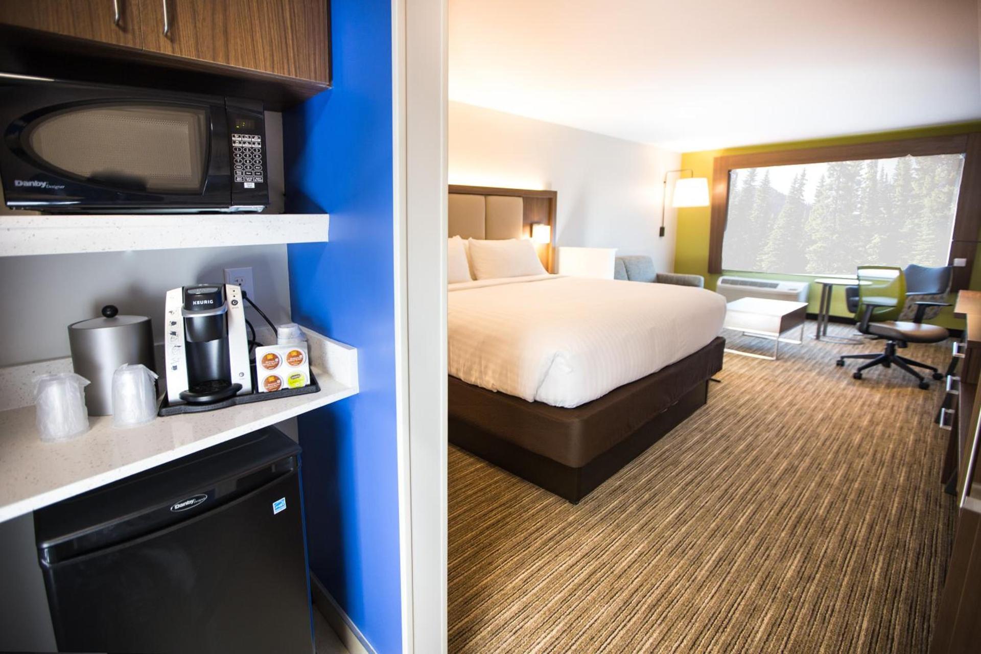 Holiday Inn Express & Suites Greenwood Mall by IHG photo 26
