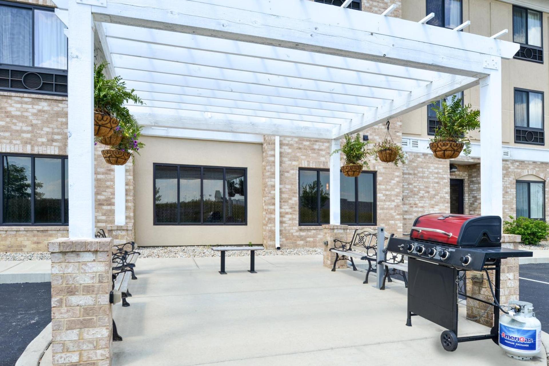 Holiday Inn Express & Suites Greenfield by IHG photo 3