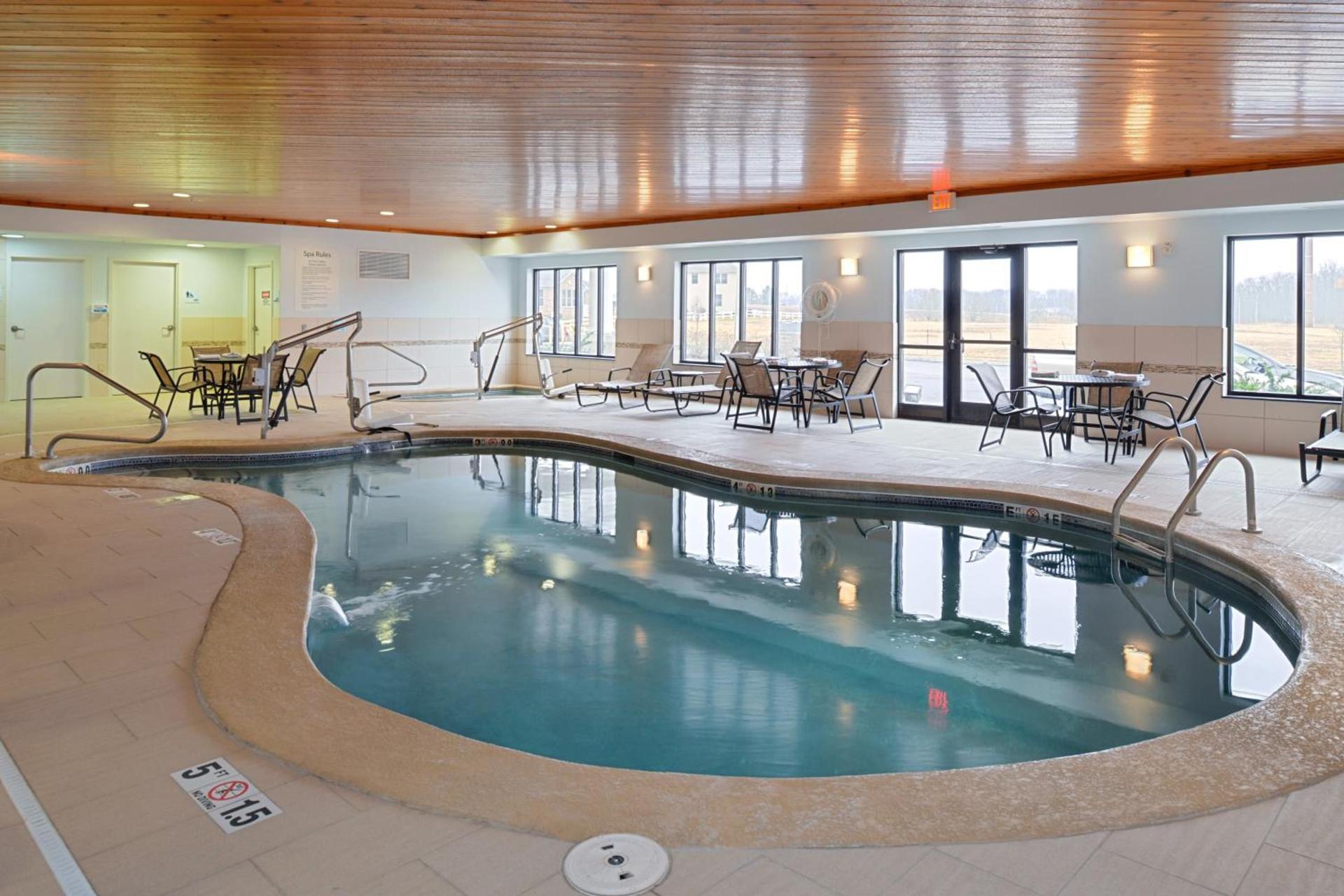 Holiday Inn Express & Suites Greenfield by IHG photo 19