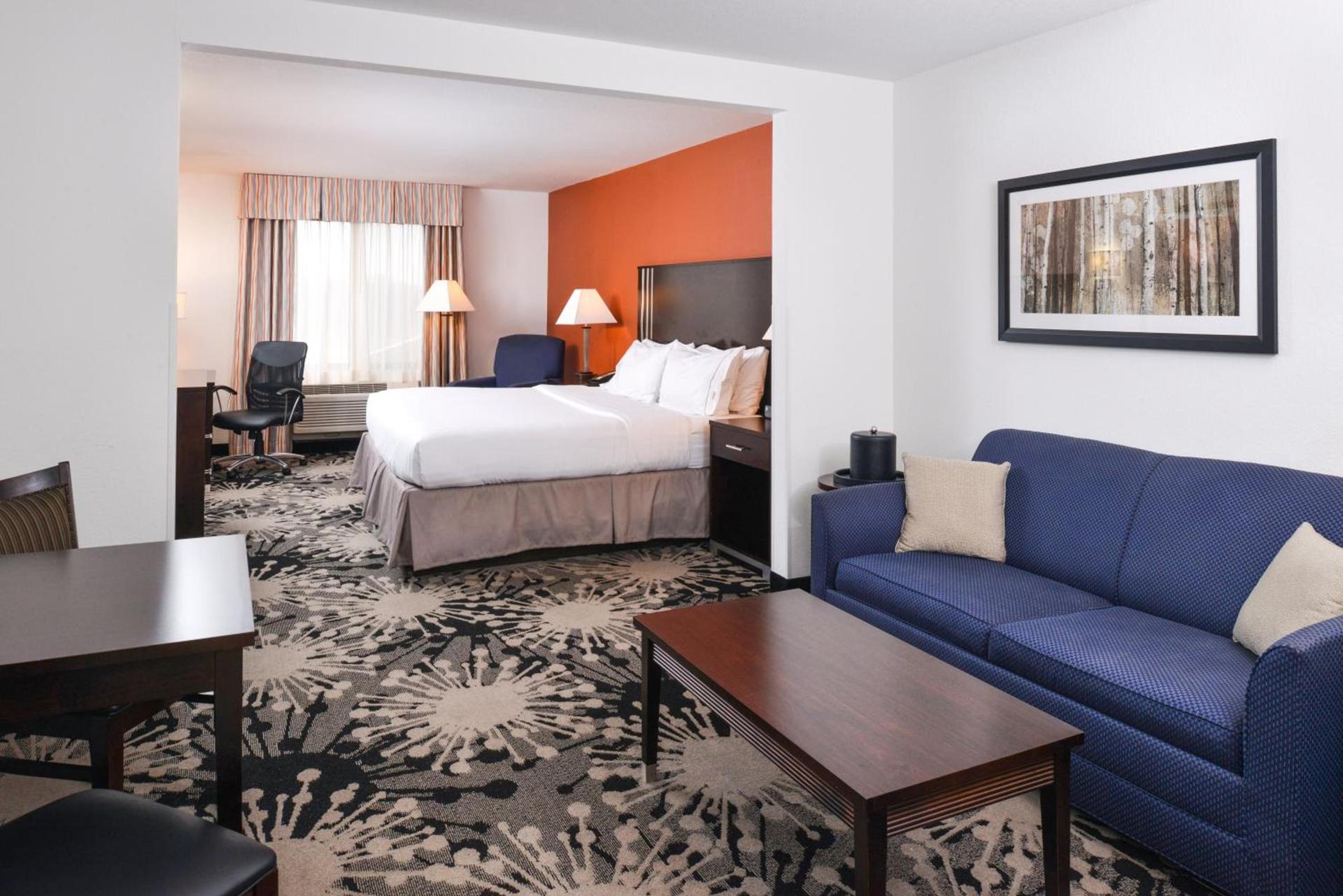Holiday Inn Express & Suites Greenfield by IHG photo 35