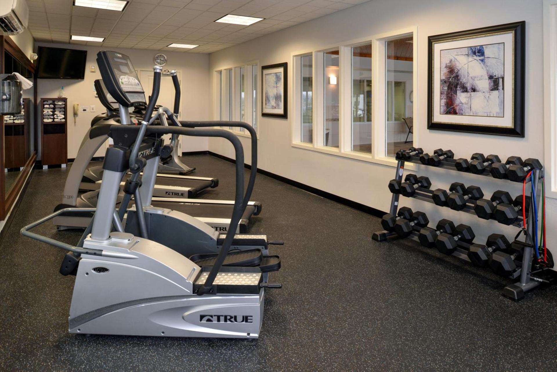 Holiday Inn Express & Suites Greenfield by IHG photo 37