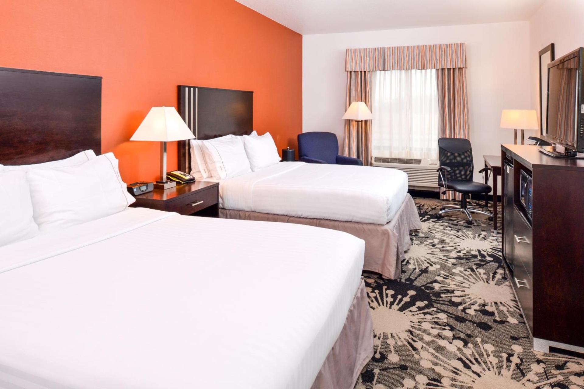 Holiday Inn Express & Suites Greenfield by IHG photo 32