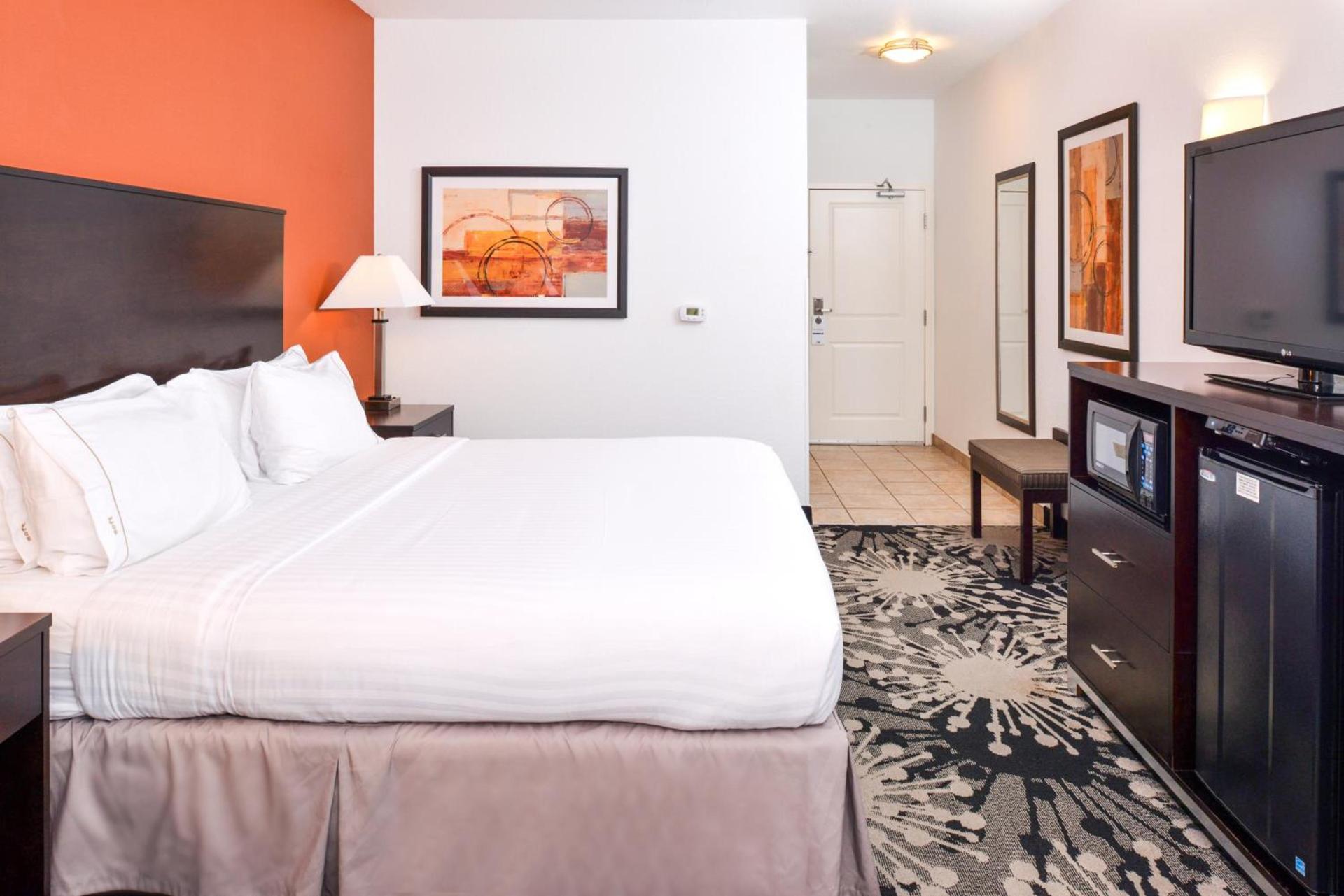 Holiday Inn Express & Suites Greenfield by IHG photo 34