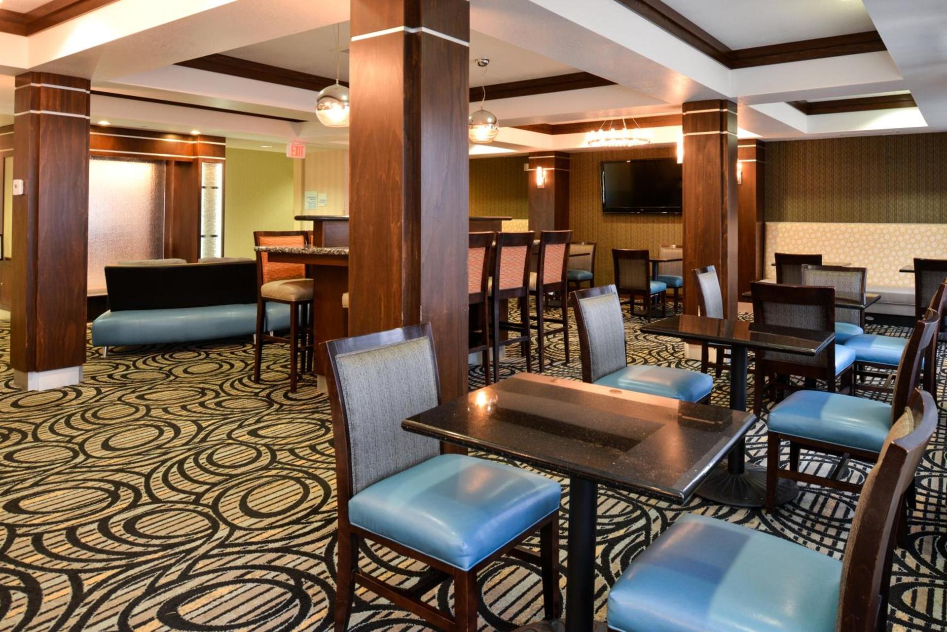 Holiday Inn Express & Suites Greenfield by IHG photo 13