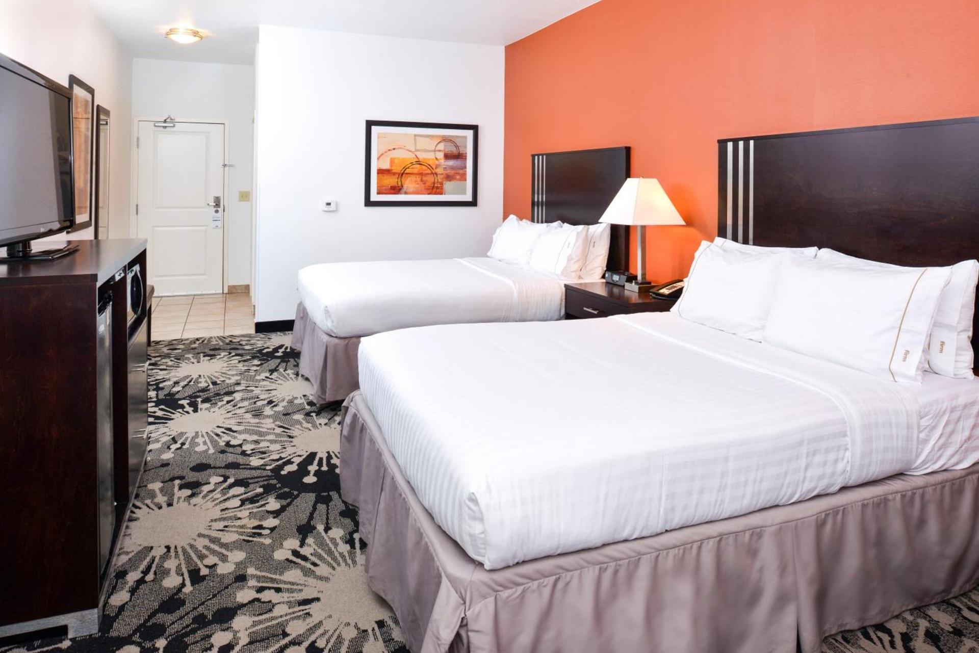 Holiday Inn Express & Suites Greenfield by IHG photo 31