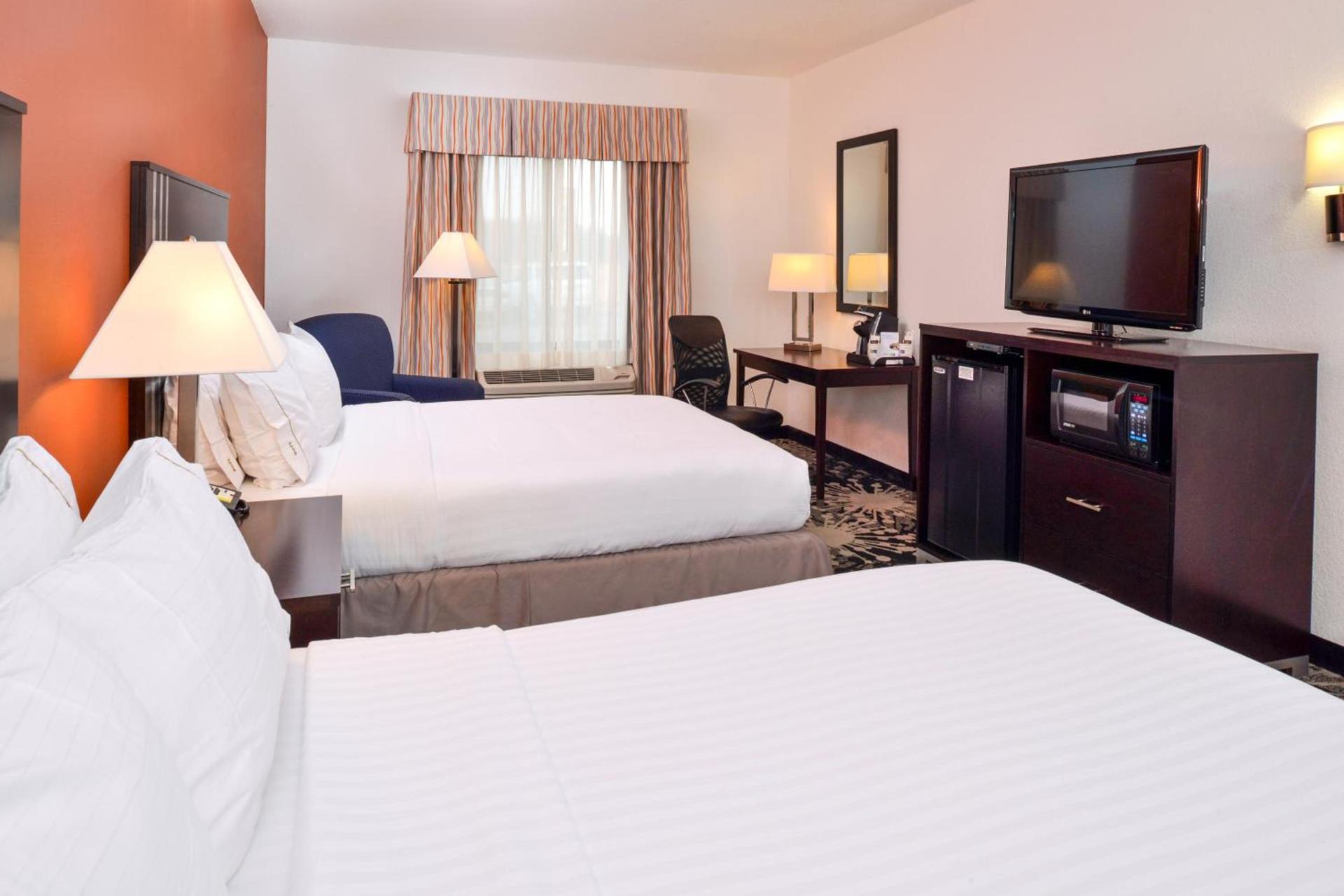 Holiday Inn Express & Suites Greenfield by IHG photo 30