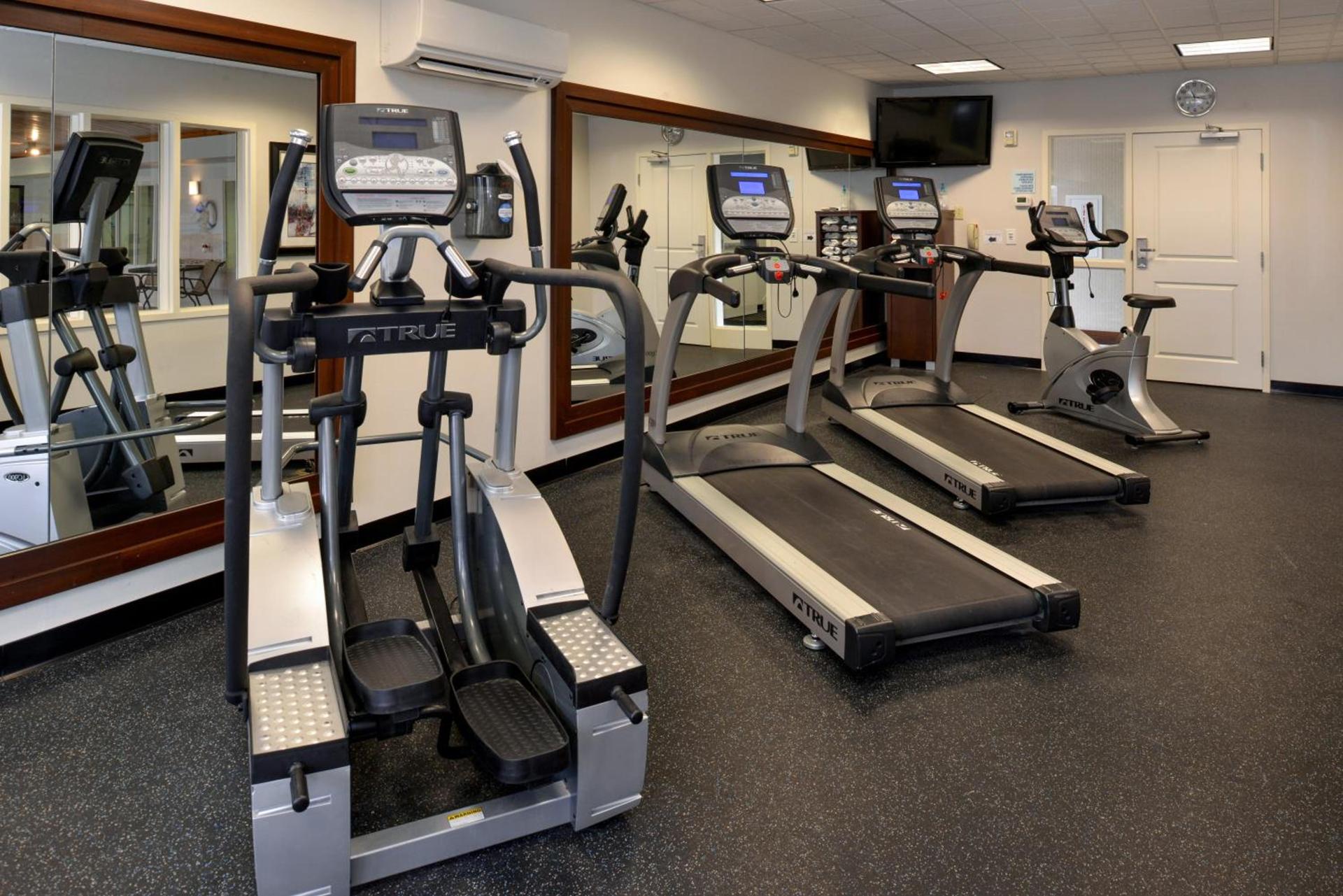 Holiday Inn Express & Suites Greenfield by IHG photo 44