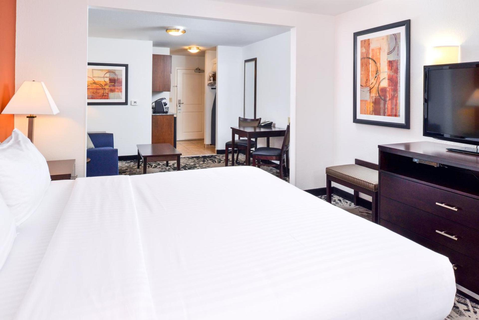 Holiday Inn Express & Suites Greenfield by IHG photo 36