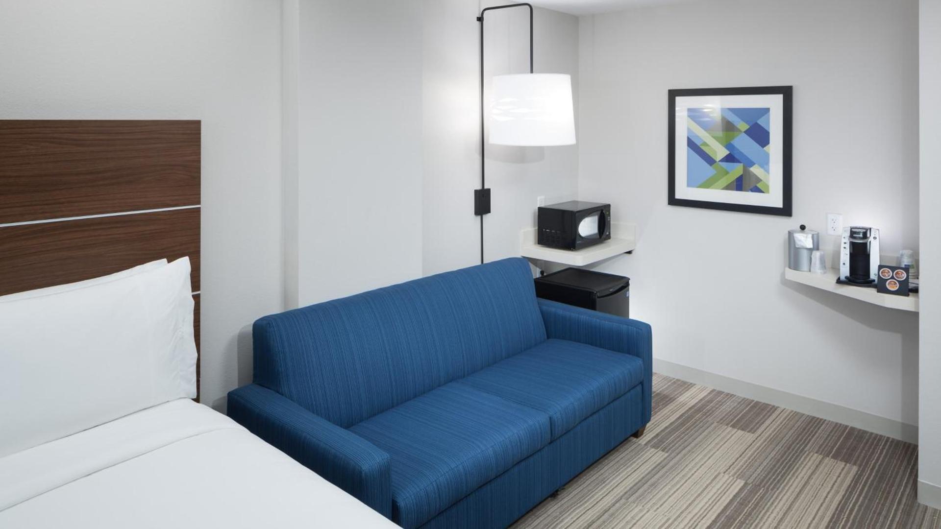 Holiday Inn Express & Suites Orlando At SeaWorld by IHG - With Free Shuttle Service to SeaWorld Parks photo 13