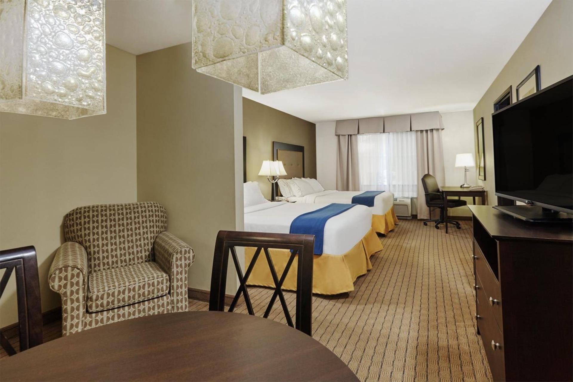 Holiday Inn Express & Suites Madison-Verona by IHG photo 60