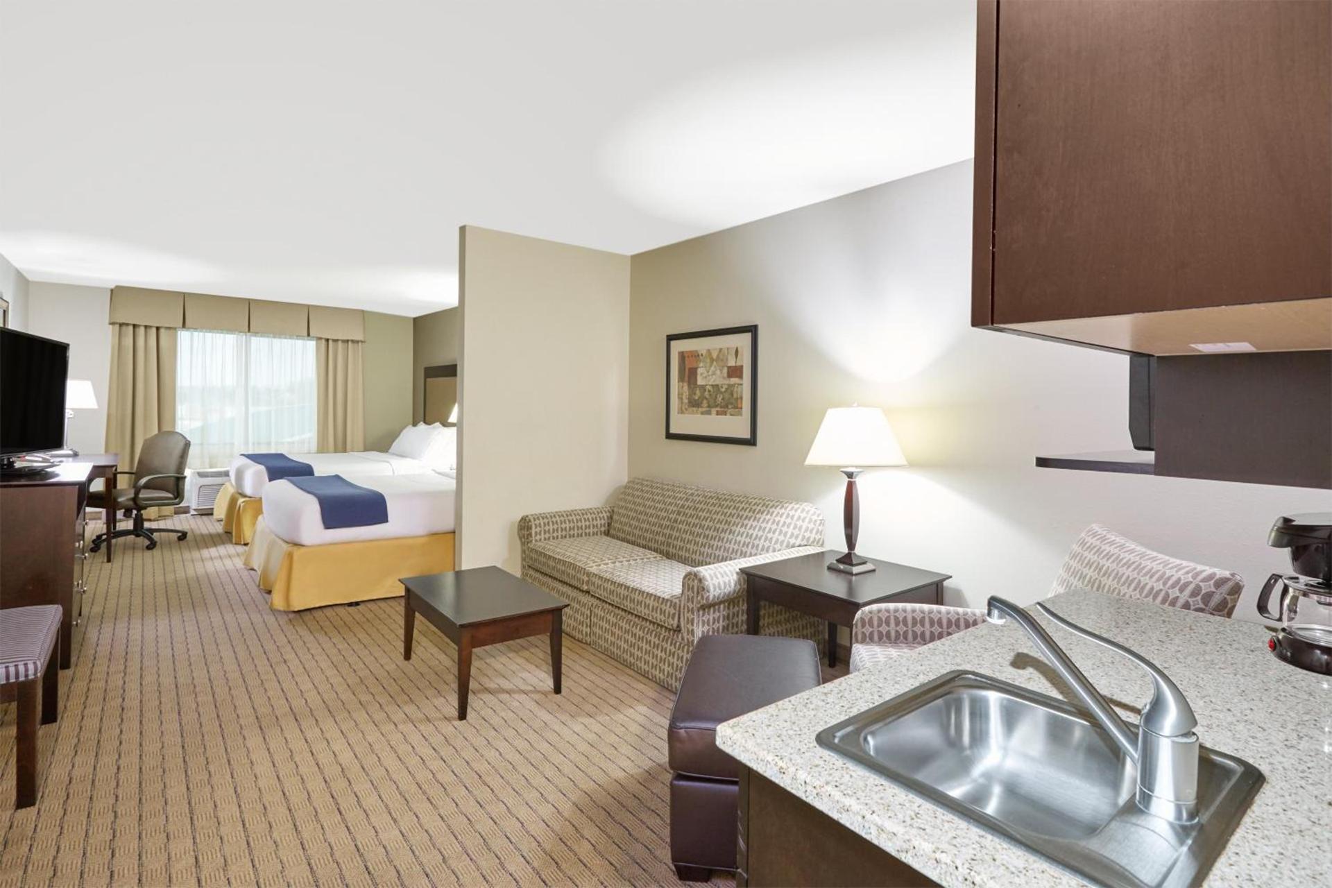 Holiday Inn Express & Suites Madison-Verona by IHG photo 43