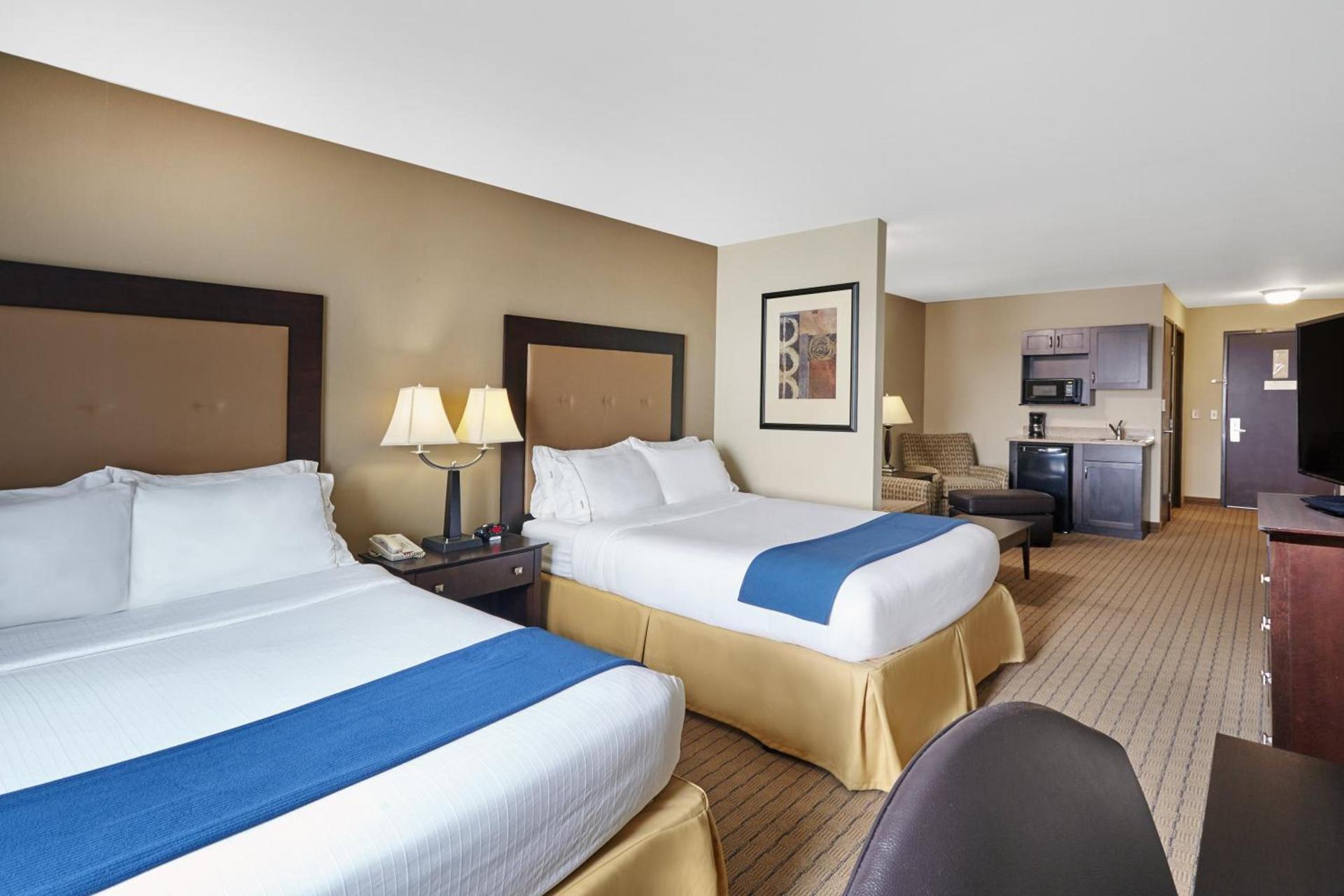 Holiday Inn Express & Suites Madison-Verona by IHG photo 49