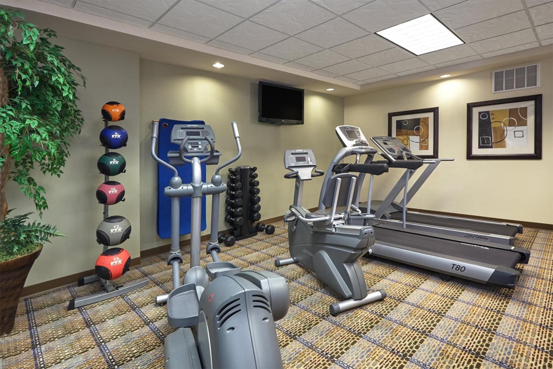 Holiday Inn Express & Suites Madison-Verona by IHG photo 17