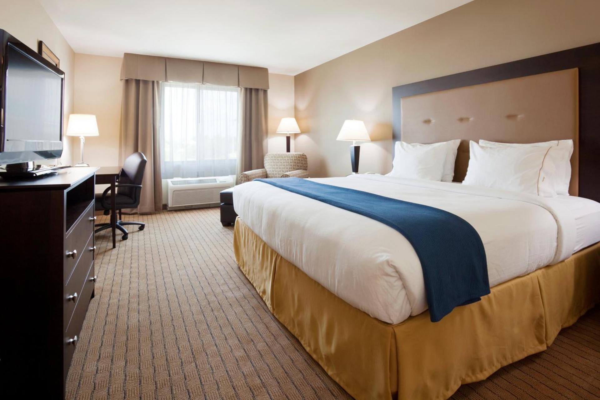Holiday Inn Express & Suites Madison-Verona by IHG photo 14