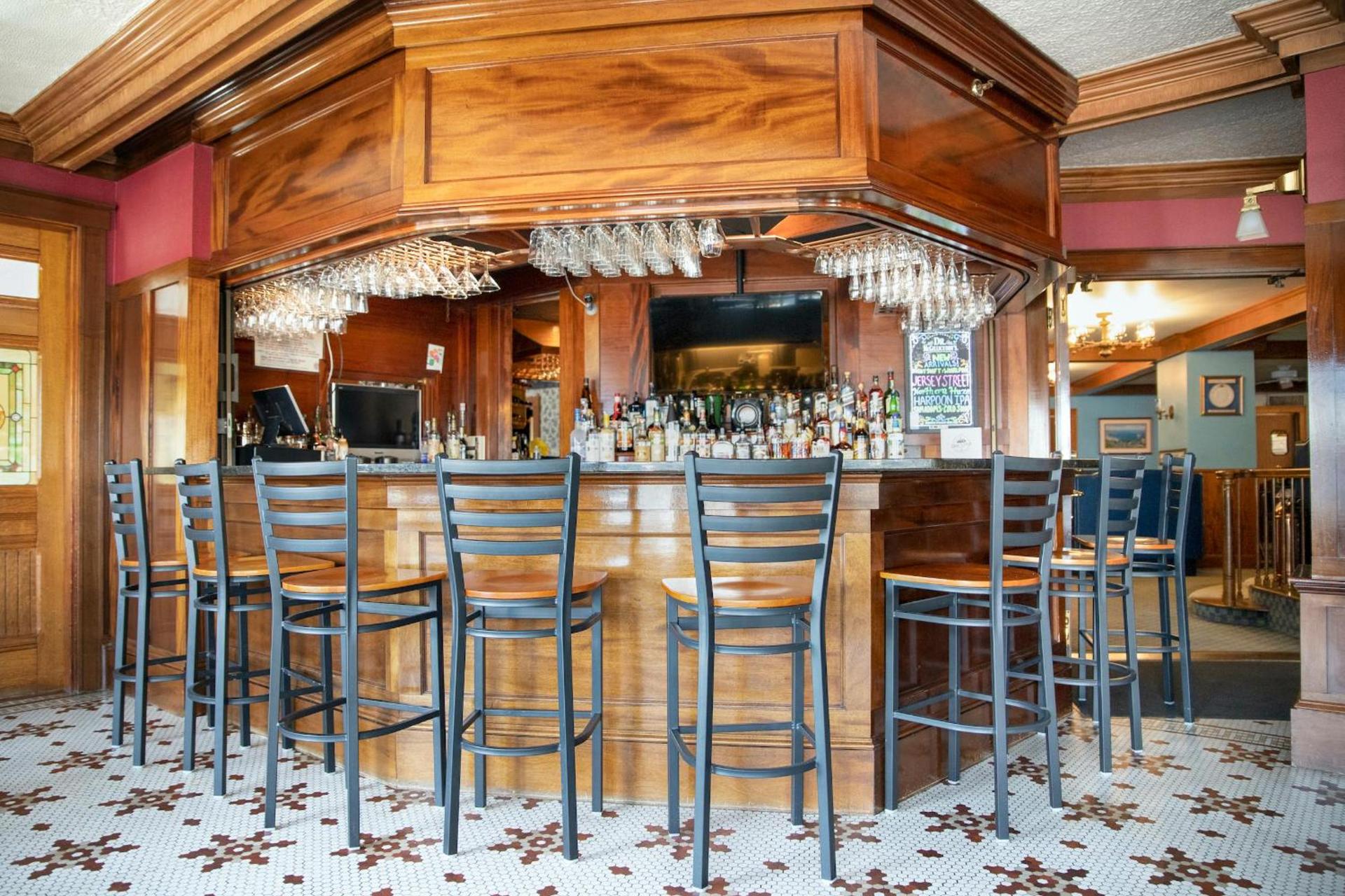 Winthrop Arms Hotel Restaurant Logan Airport photo 24