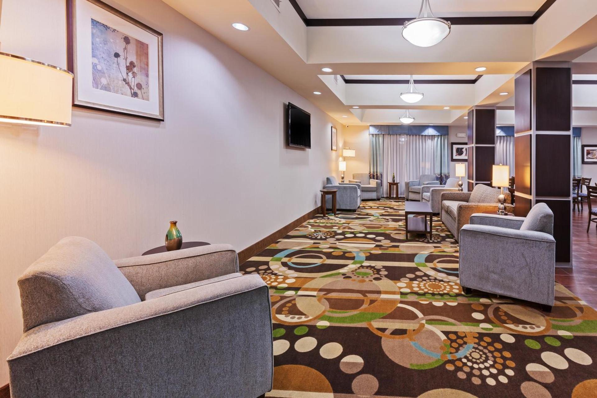 Holiday Inn Express & Suites Cleveland by IHG photo 6