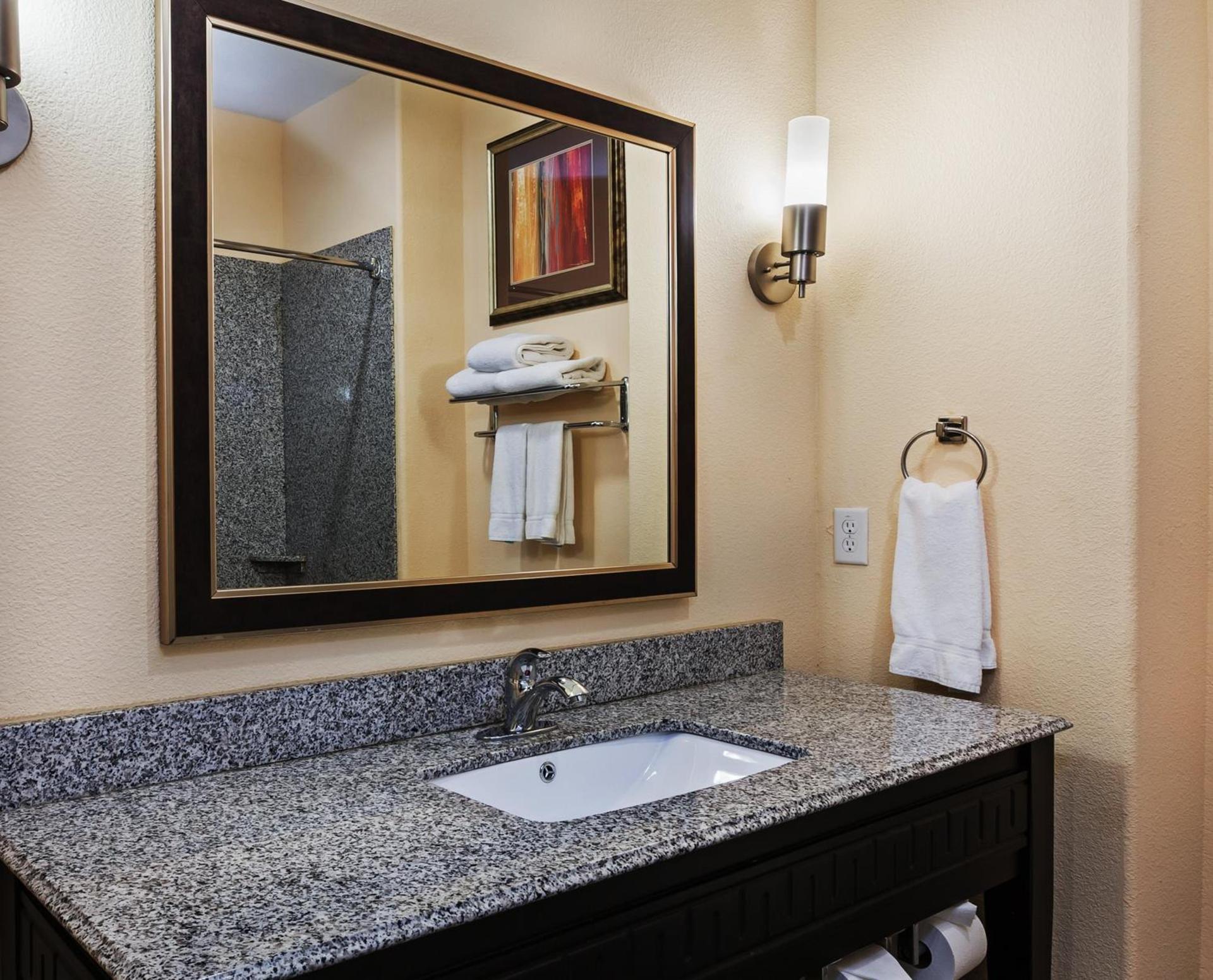 Holiday Inn Express & Suites Cleveland by IHG photo 7
