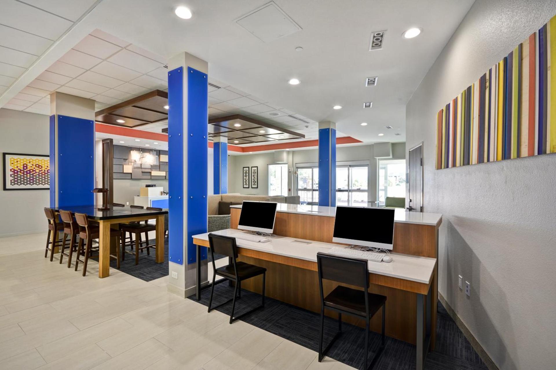 Holiday Inn Express & Suites - Houston NASA - Boardwalk Area by IHG photo 4
