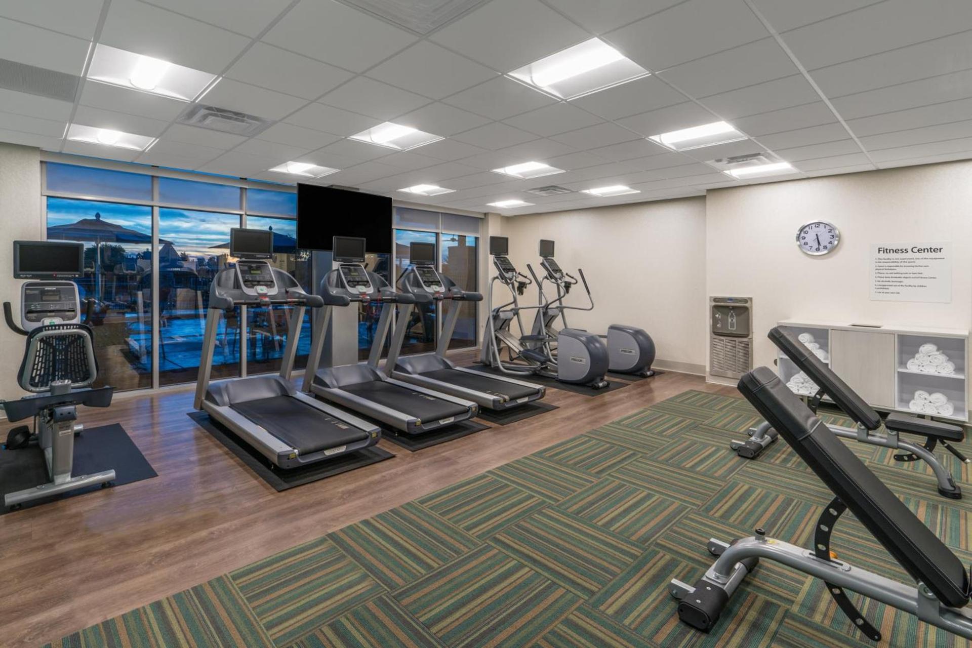 Holiday Inn Express & Suites Lake Havasu - London Bridge by IHG photo 27