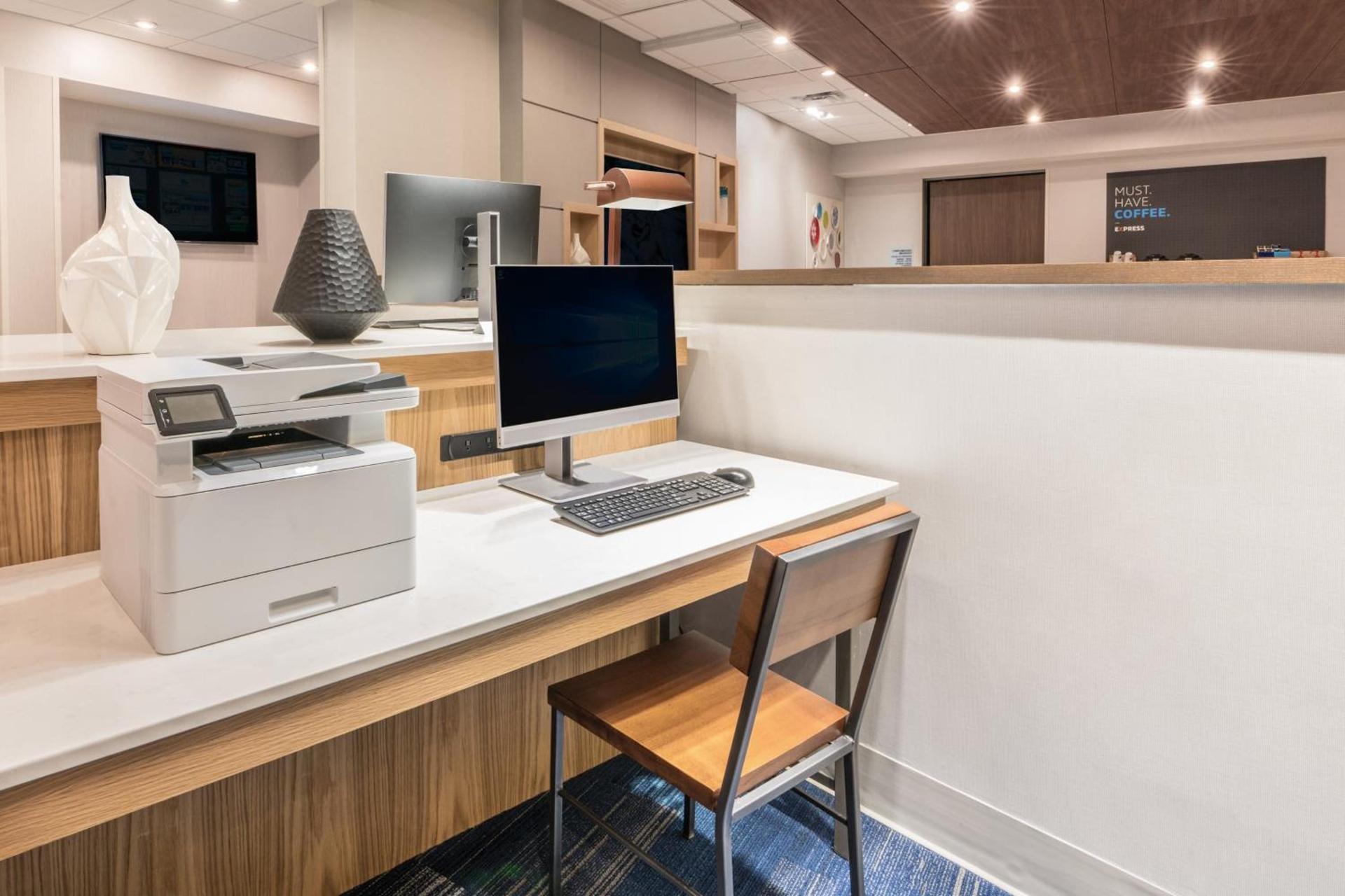 Holiday Inn Express & Suites Lake Havasu - London Bridge by IHG photo 15
