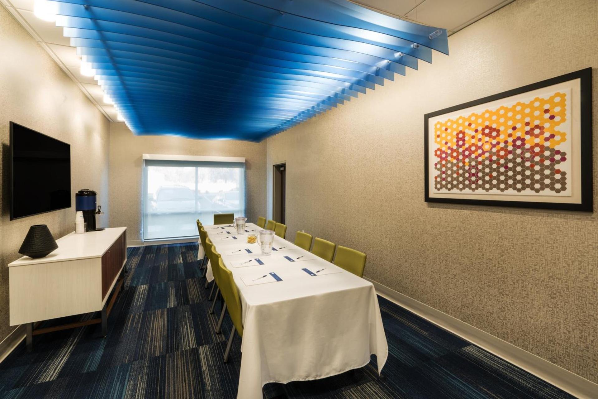 Holiday Inn Express & Suites Lake Havasu - London Bridge by IHG photo 37