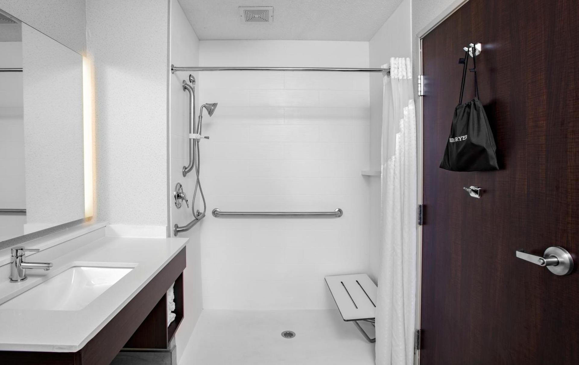 Holiday Inn Express Hotel & Suites Altoona-Des Moines by IHG photo 26